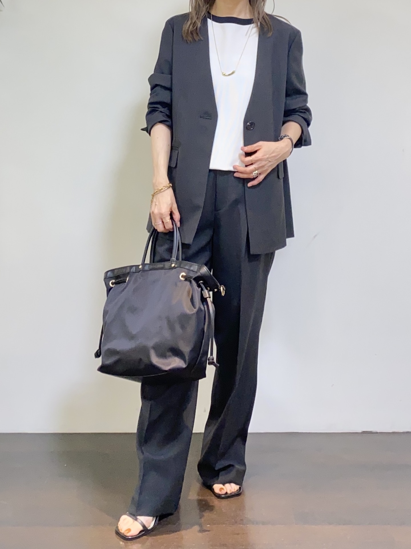 tomoさんの「UNTITLED｜◆【さらりと快適/セットアップ可/UV/接触冷感】スラブカラーレスジャケット」を使ったコーディネート