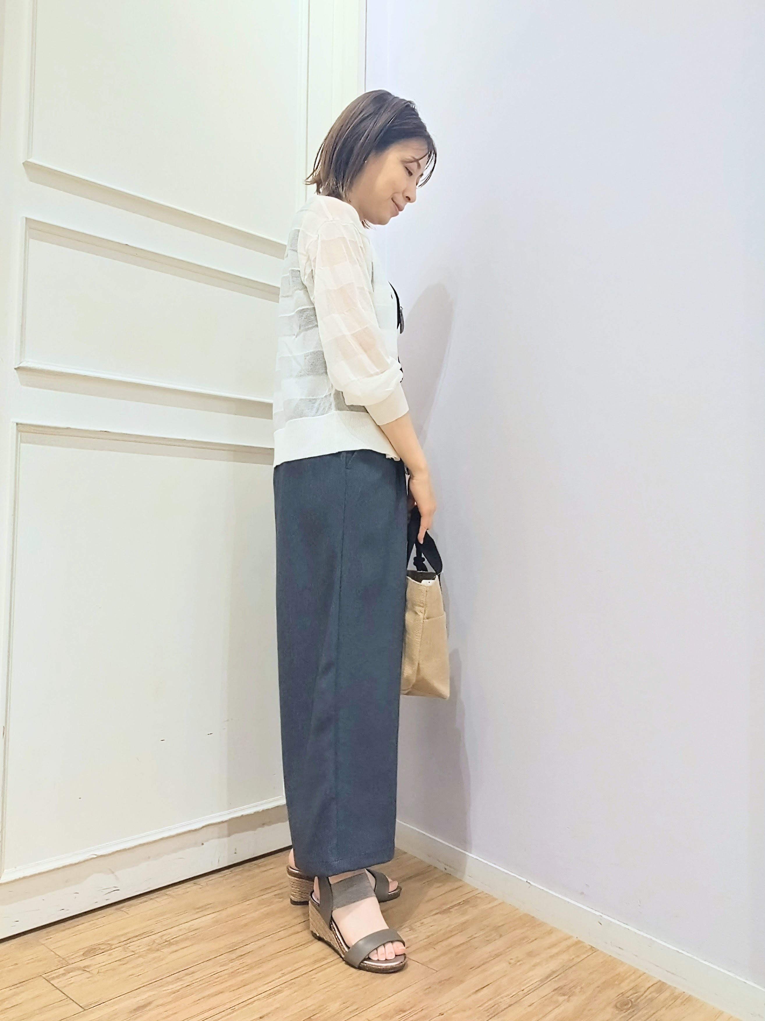 miomioさんの「SHOO･LA･RUE｜【洗濯機可/S-LL】涼し気な透け感 日差し冷房対策に シアーボーダーカーディガン」を使ったコーディネート