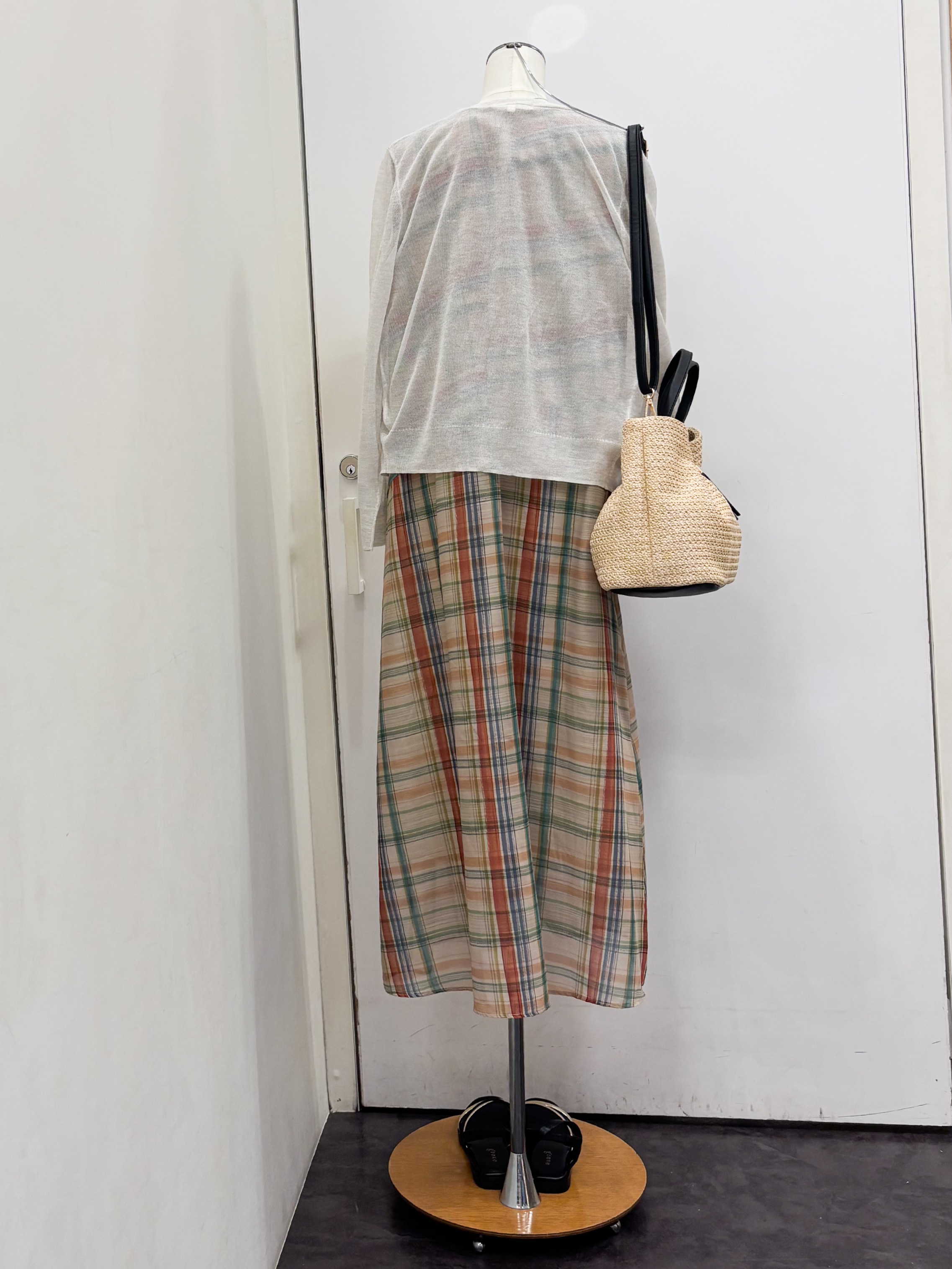 yukariさんの「grove｜高評価！【洗える/名品】大人の透け感、シアーカーディガン」を使ったコーディネート