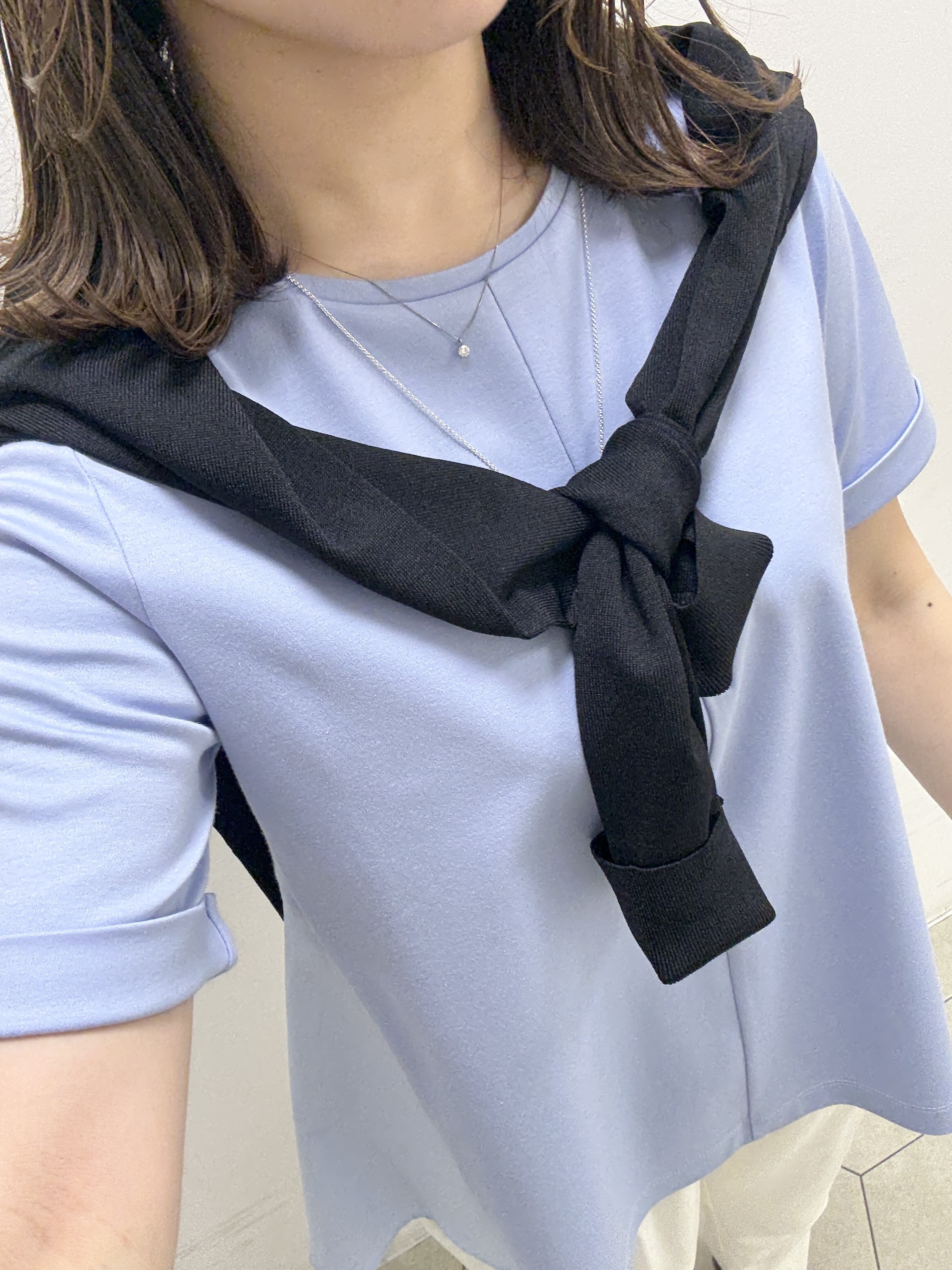 kahoさんの「INDIVI｜【バックシャン】異素材ドッキングプルオーバー」を使ったコーディネート