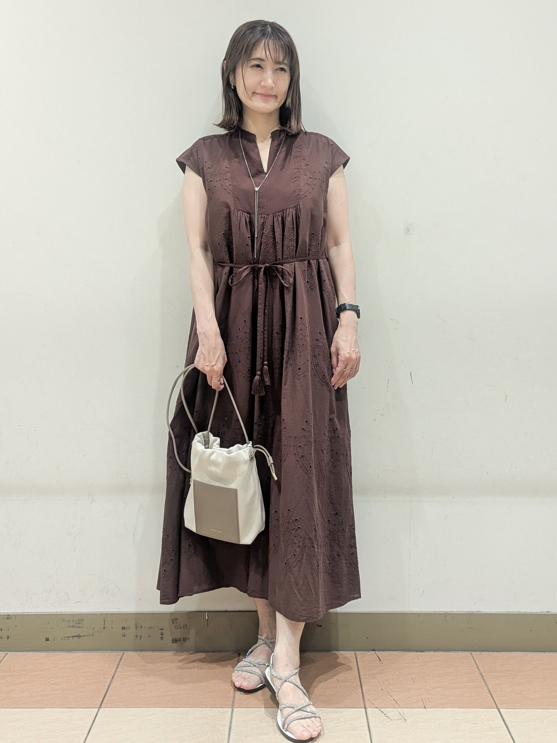Miさんの「OPAQUE.CLIP｜アイレットレース刺繍ワンピース【洗える】」を使ったコーディネート