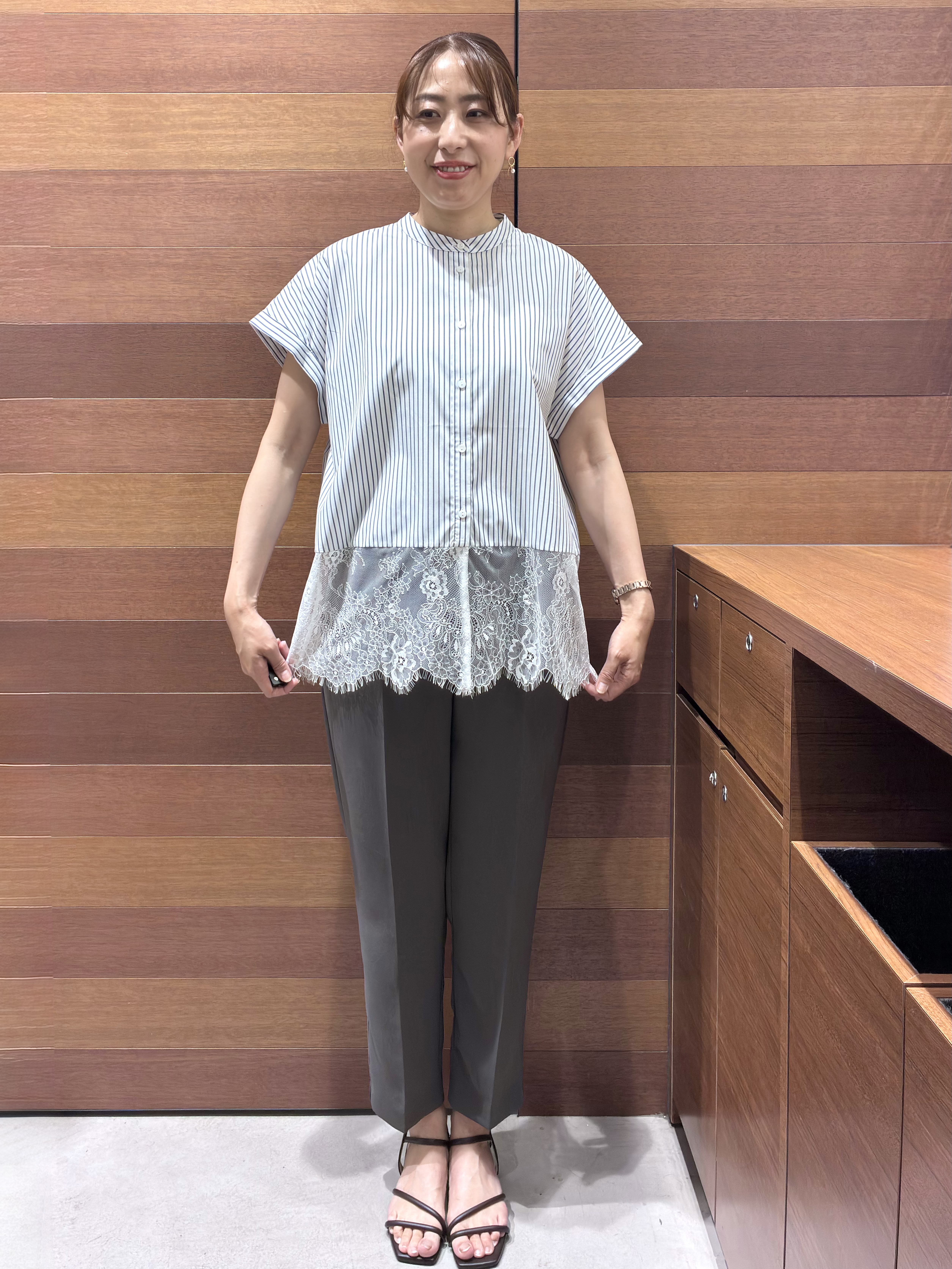 みりんさんの「OPAQUE.CLIP｜裾レースフレンチスリーブブラウス【洗濯機OK】」を使ったコーディネート