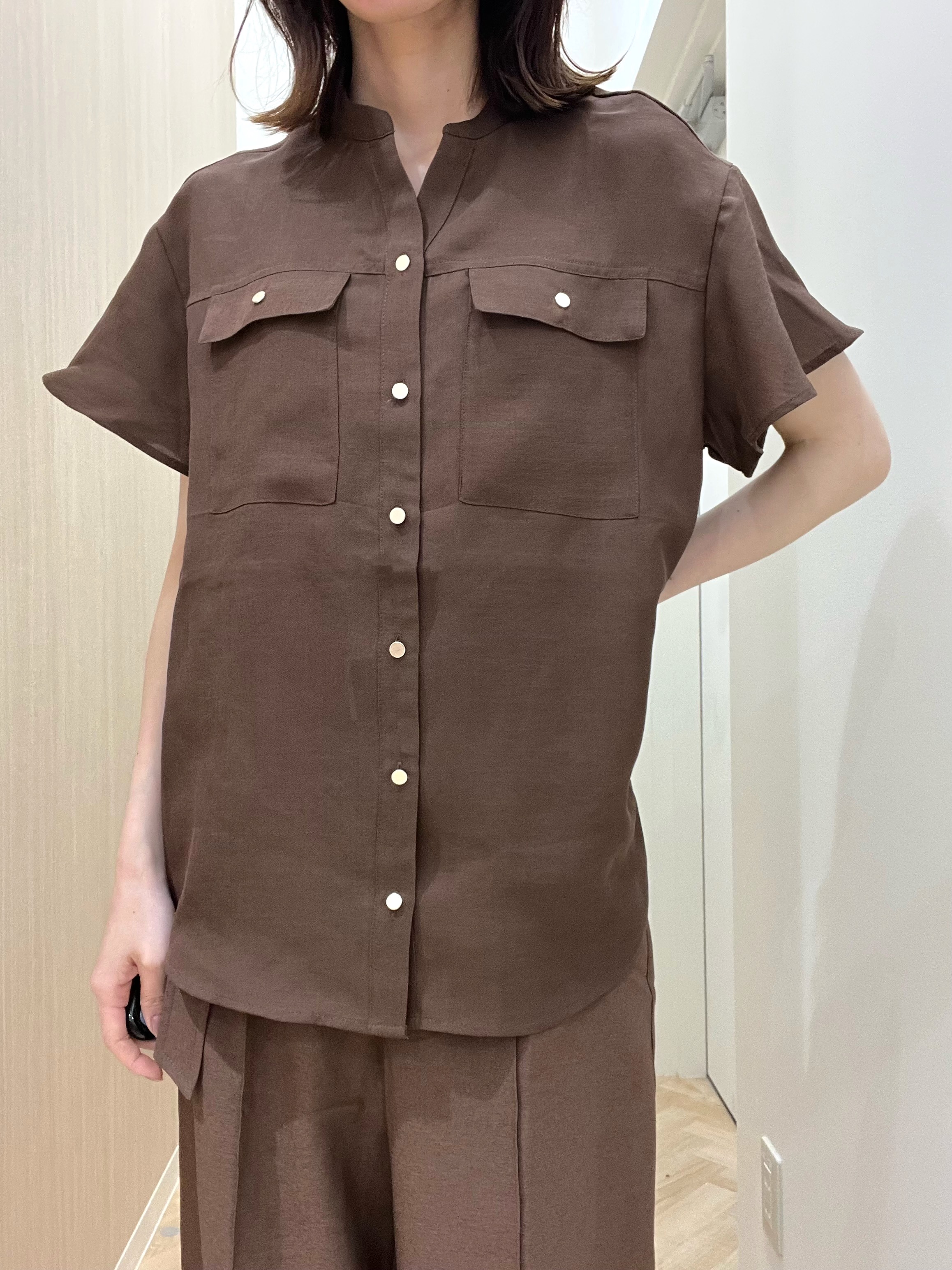  おまつさんの「grove｜【洗濯機OK/SETUP可】シワになりにくい、フレアスリーブブラウス」を使ったコーディネート