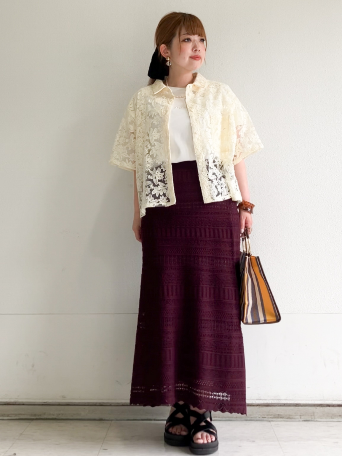 MIPPOさんの「index｜フラワー刺繍シアーシャツ【洗濯機OK／イージーアイロン】」を使ったコーディネート