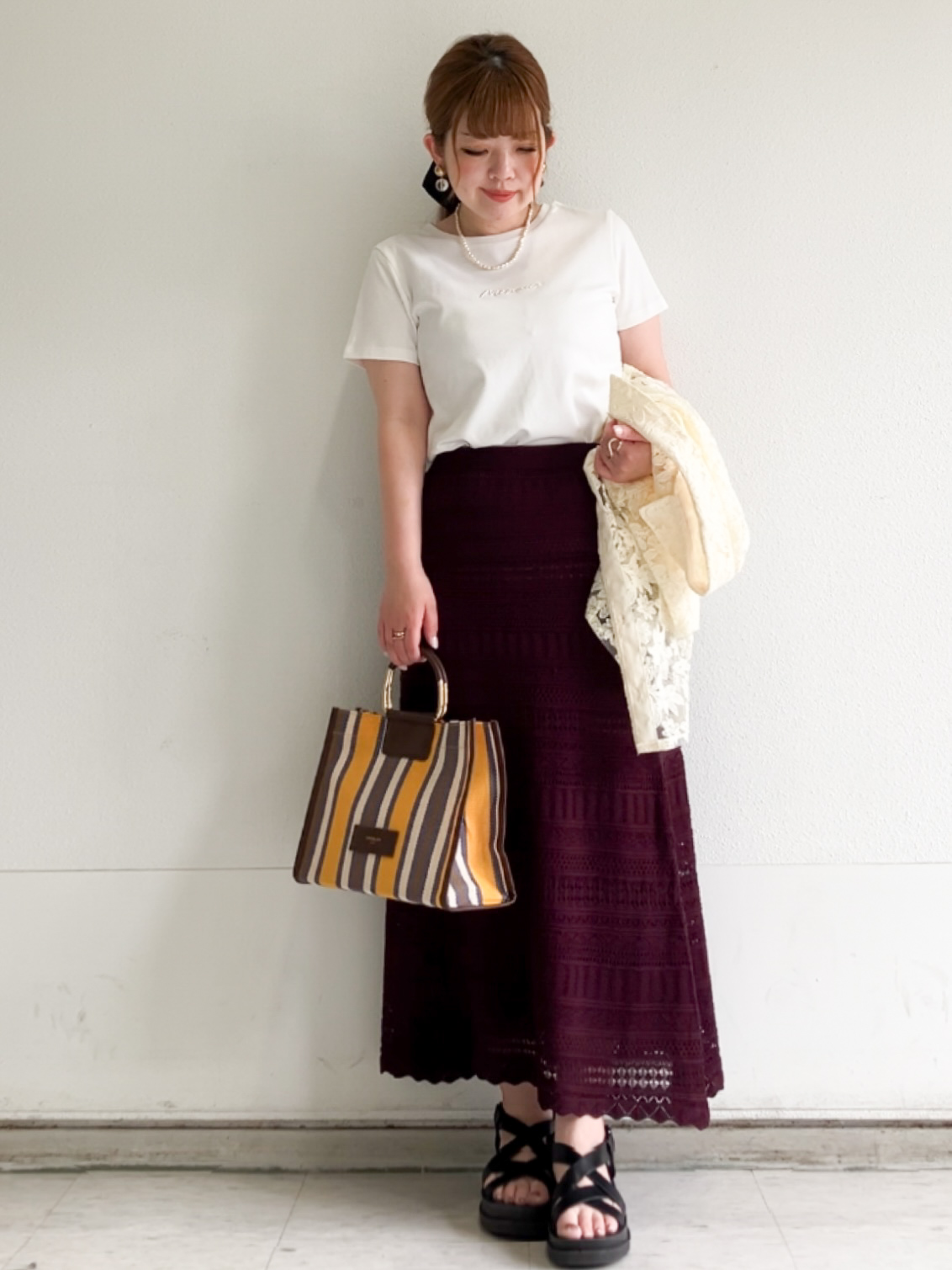 MIPPOさんの「index｜フラワー刺繍シアーシャツ【洗濯機OK／イージーアイロン】」を使ったコーディネート