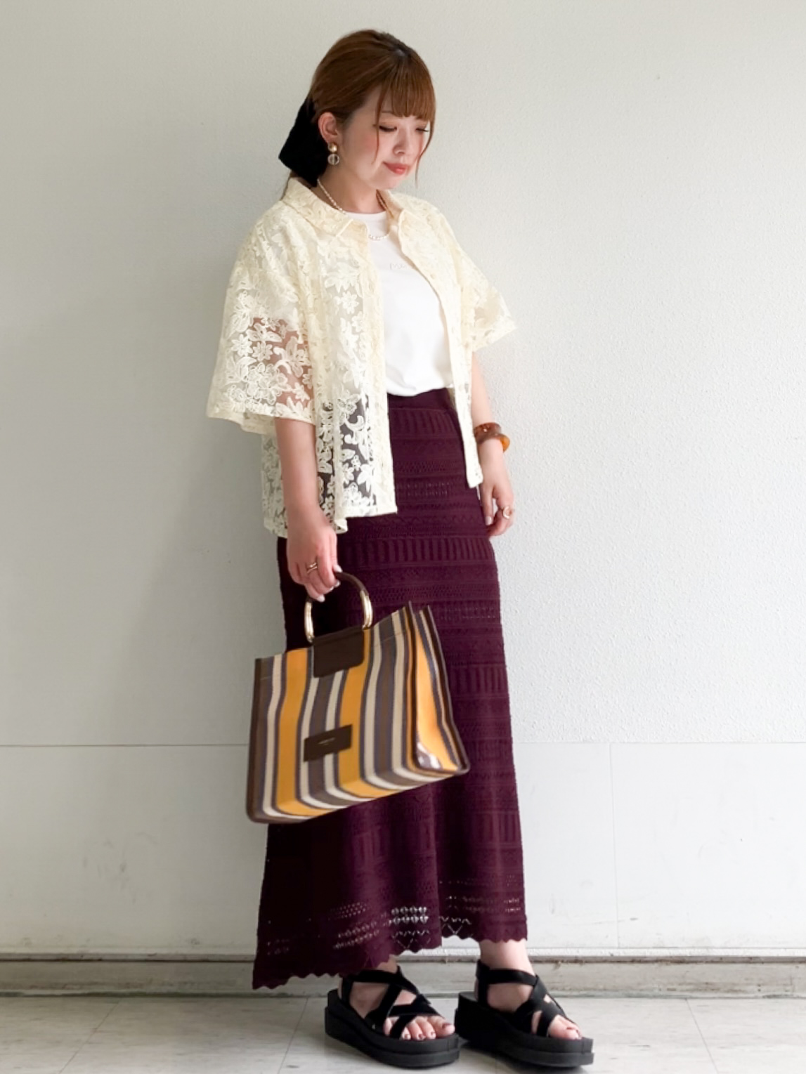 MIPPOさんの「index｜フラワー刺繍シアーシャツ【洗濯機OK／イージーアイロン】」を使ったコーディネート