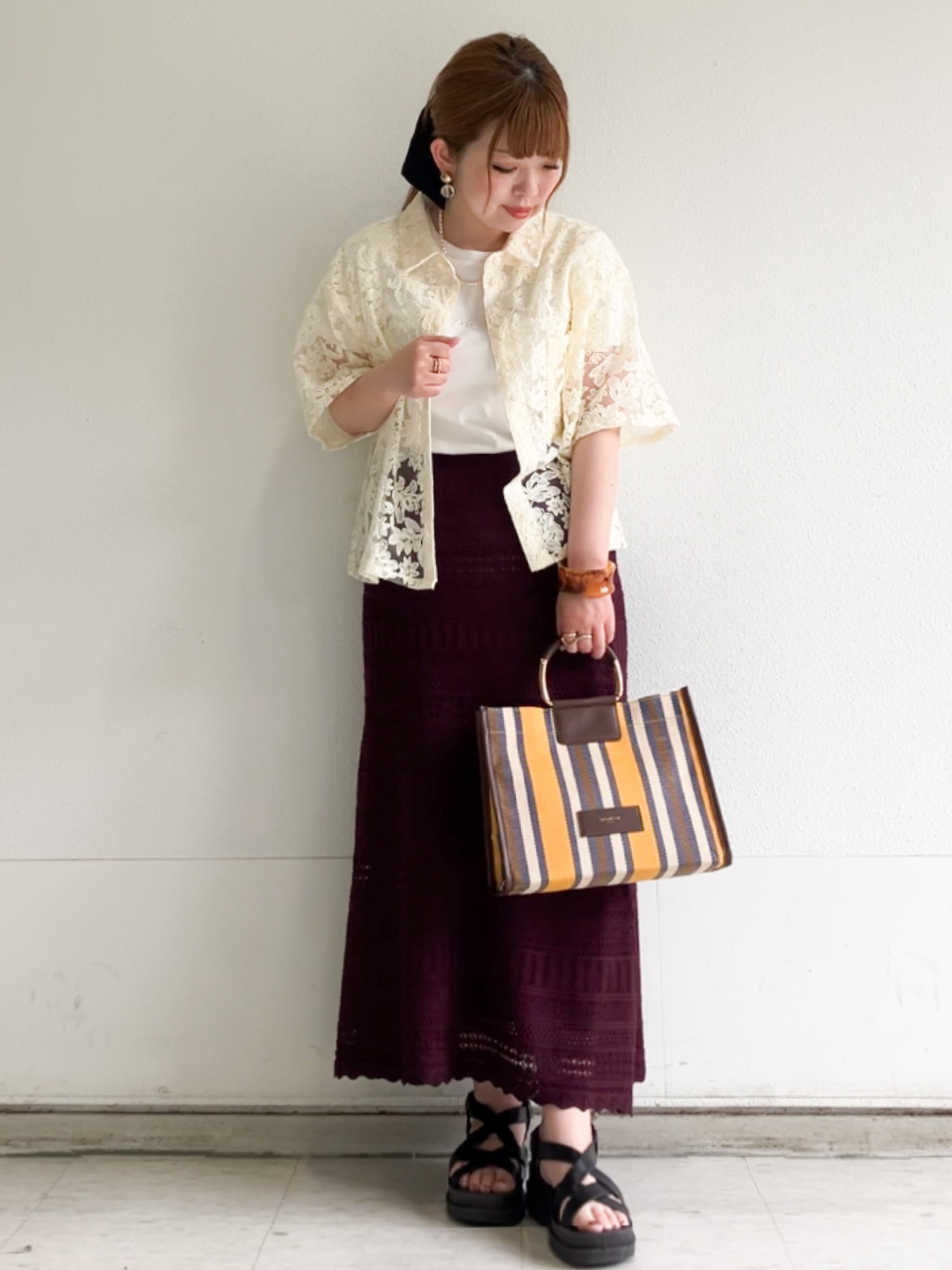 MIPPOさんの「index｜フラワー刺繍シアーシャツ【洗濯機OK／イージーアイロン】」を使ったコーディネート