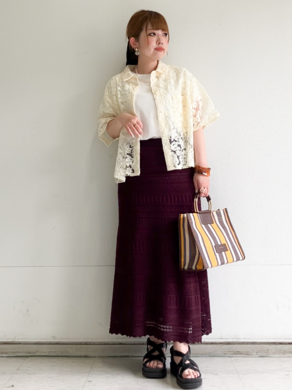 MIPPOさんの「index｜フラワー刺繍シアーシャツ【洗濯機OK／イージーアイロン】」を使ったコーディネート