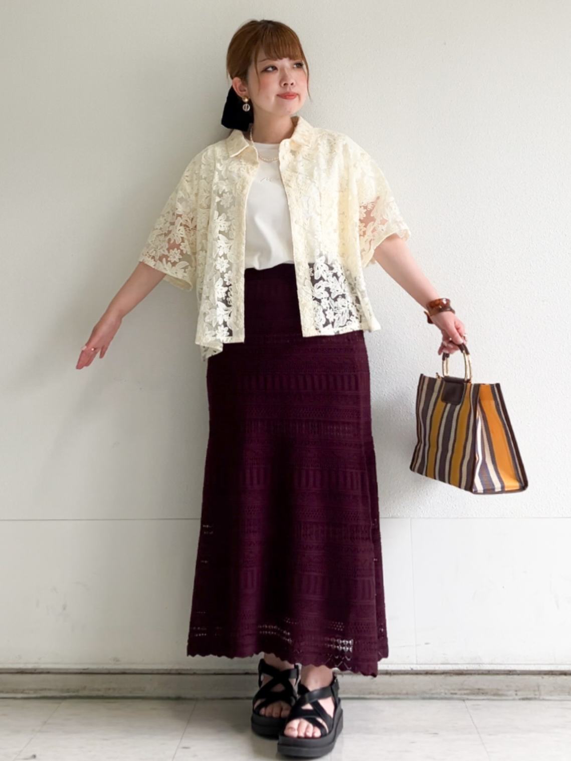 MIPPOさんの「index｜フラワー刺繍シアーシャツ【洗濯機OK／イージーアイロン】」を使ったコーディネート