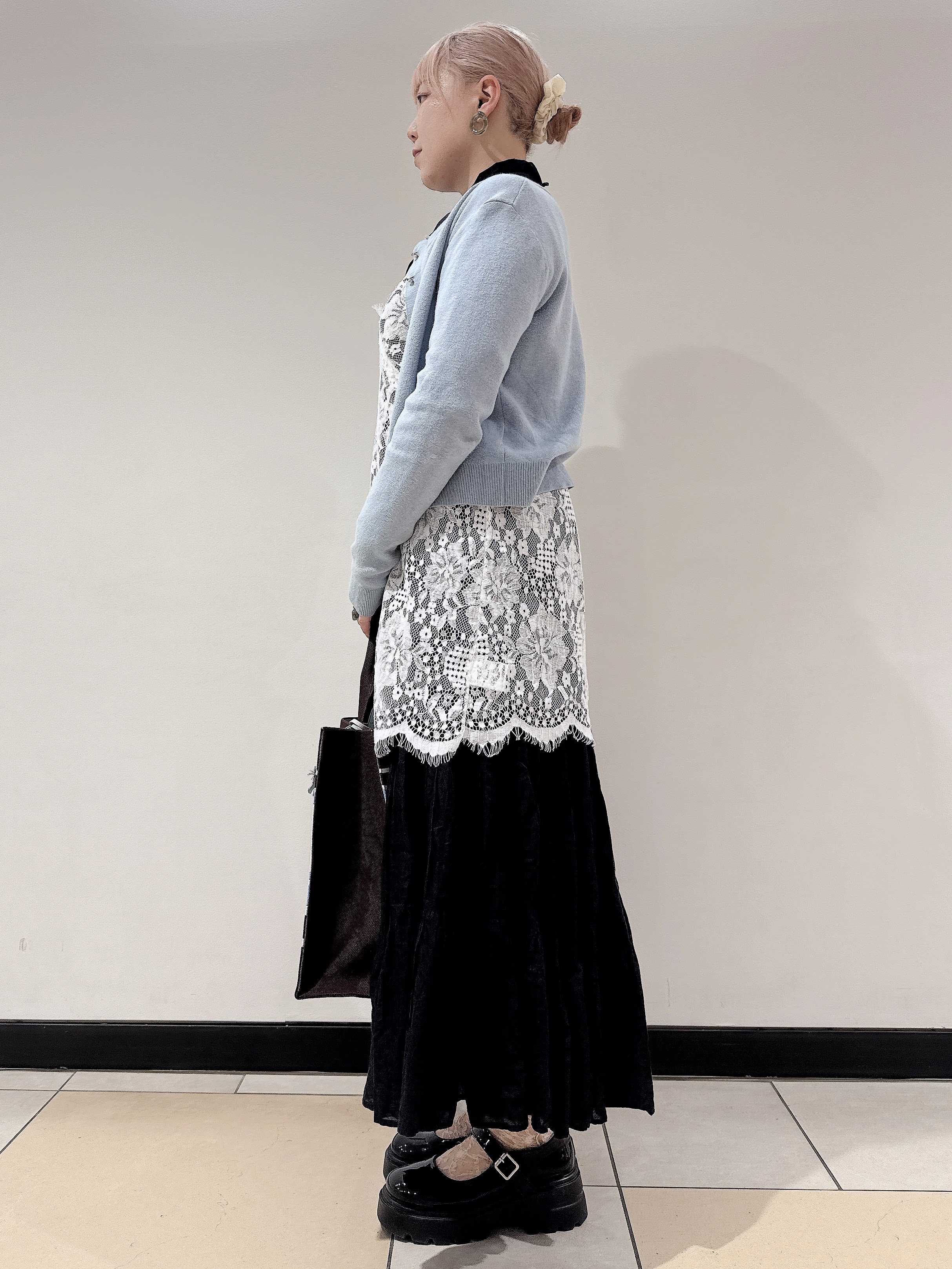 なかもとあきさんの「DRESSTERIOR｜◆ウォッシャブルコットンカシミヤカーディガン」を使ったコーディネート