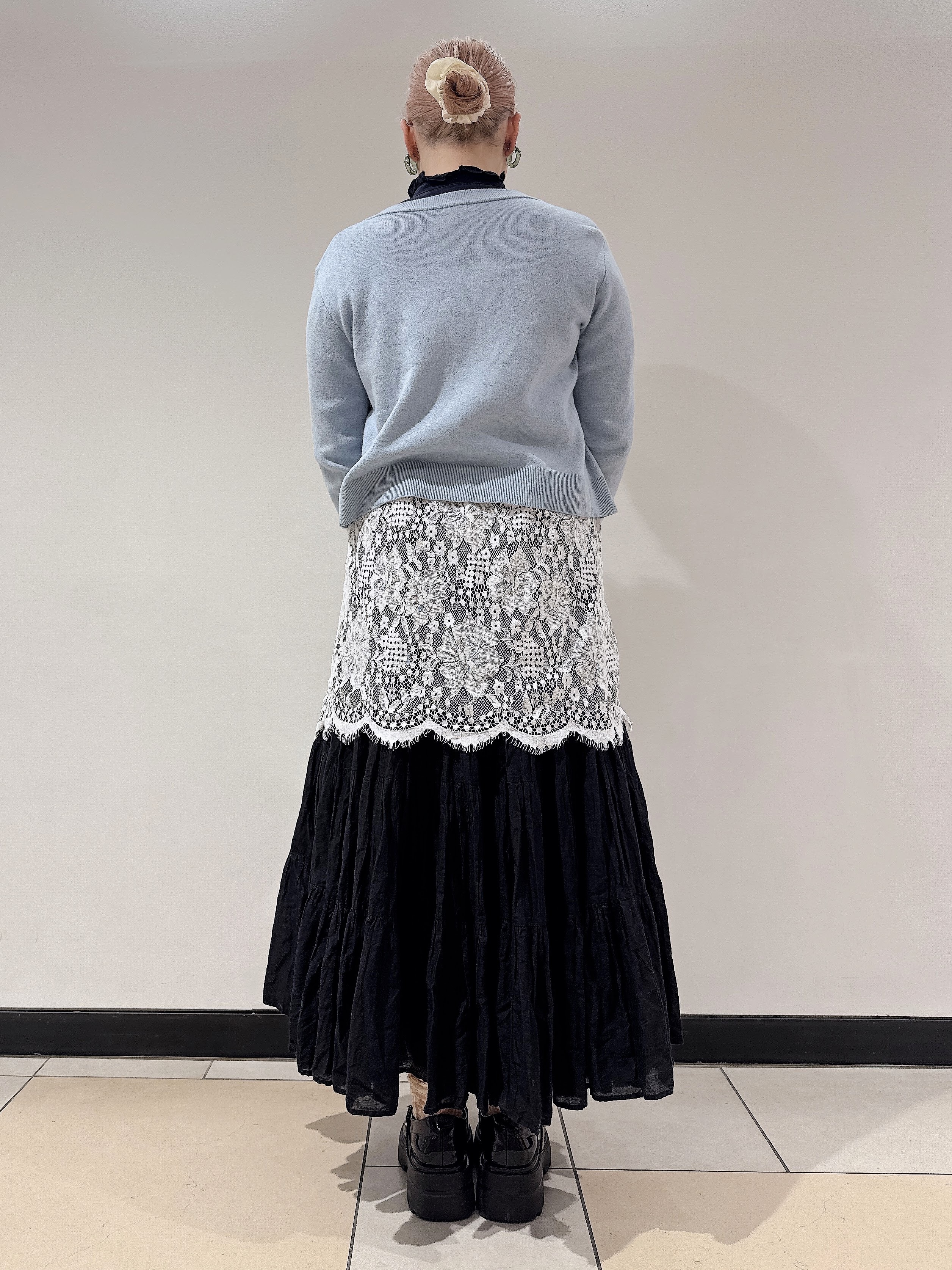 なかもとあきさんの「DRESSTERIOR｜◆ウォッシャブルコットンカシミヤカーディガン」を使ったコーディネート
