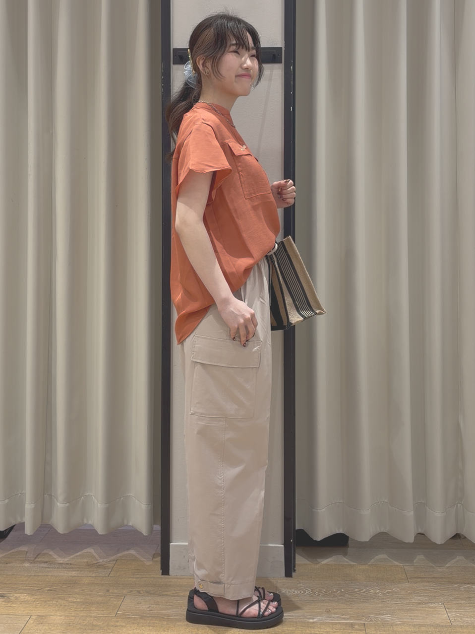 RUKAさんの「grove｜【洗濯機OK/SETUP可】シワになりにくい、フレアスリーブブラウス」を使ったコーディネート