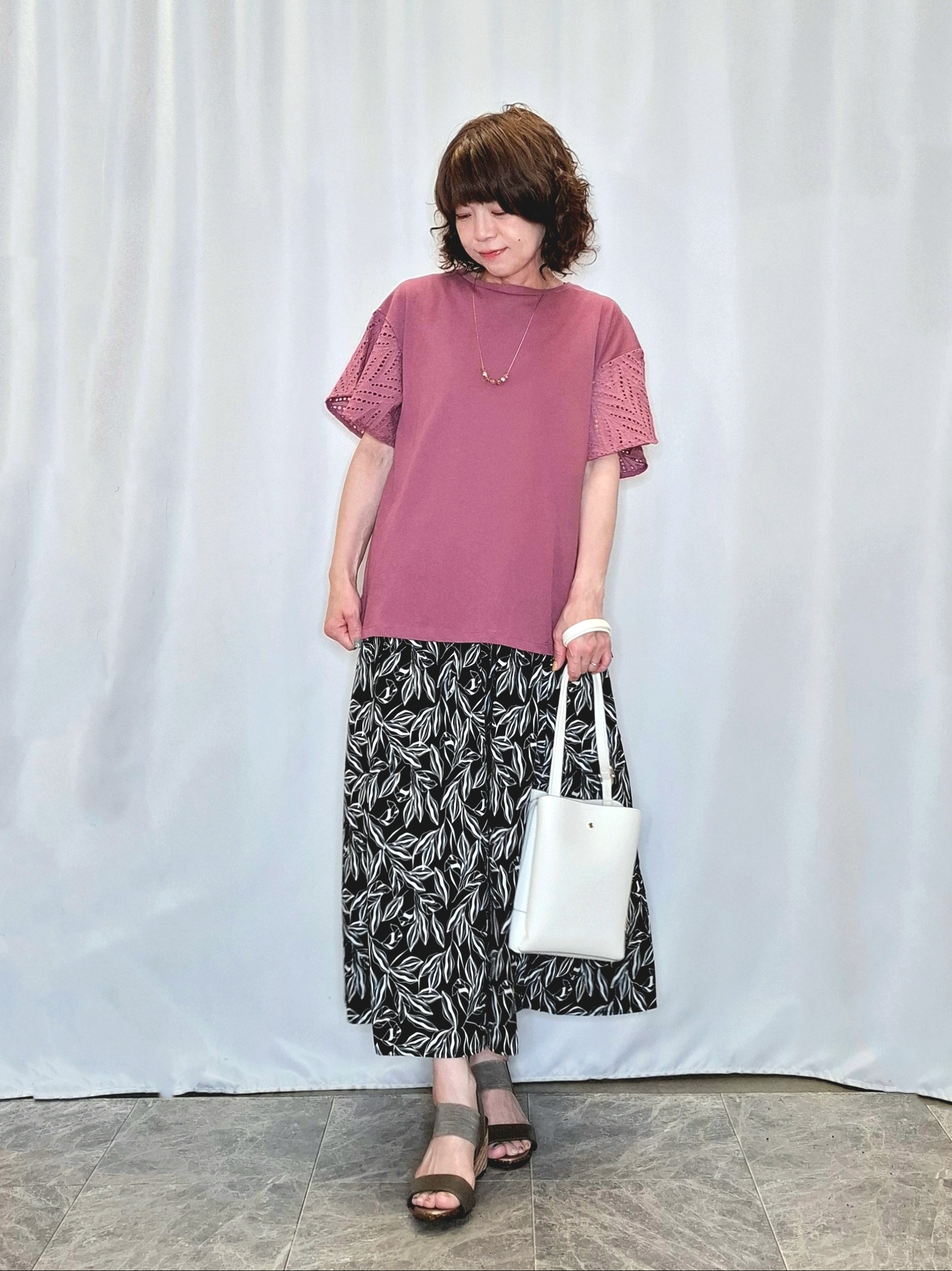 ぬーさんの「SHOO･LA･RUE｜【S-LL/洗濯機可/体型カバー】汗じみが気になりにくい お袖レースフレアTシャツ」を使ったコーディネート