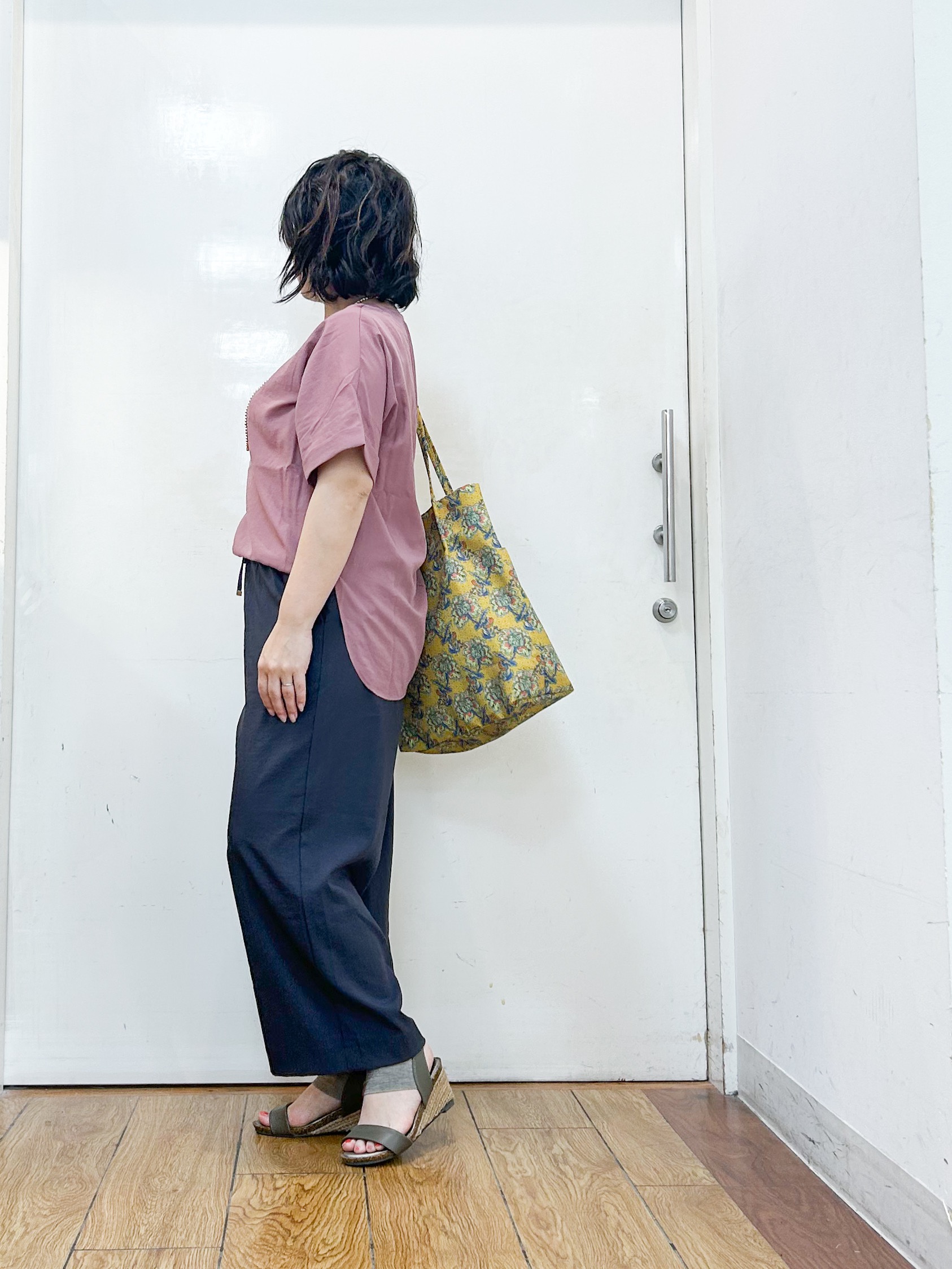haruさんの「SHOO･LA･RUE｜【着丈選べる/体型カバー】洗濯後しわになりにくい さらっと快適ドルマントップス」を使ったコーディネート