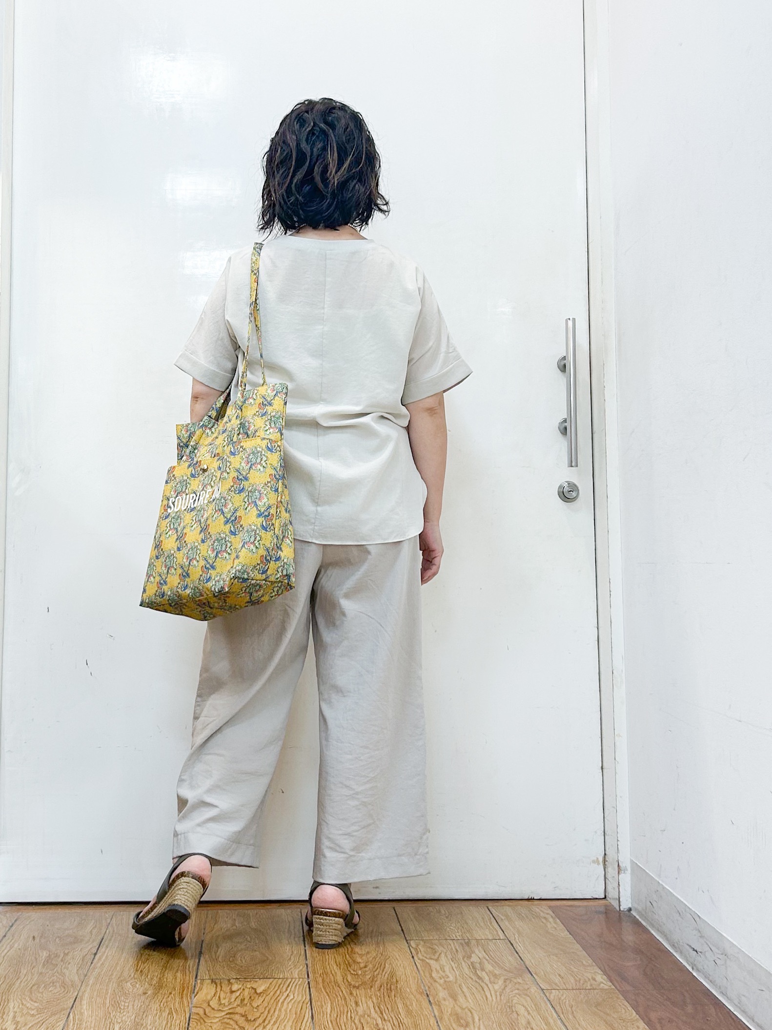 haruさんの「SHOO･LA･RUE｜【着丈選べる/体型カバー】洗濯後しわになりにくい さらっと快適ドルマントップス」を使ったコーディネート