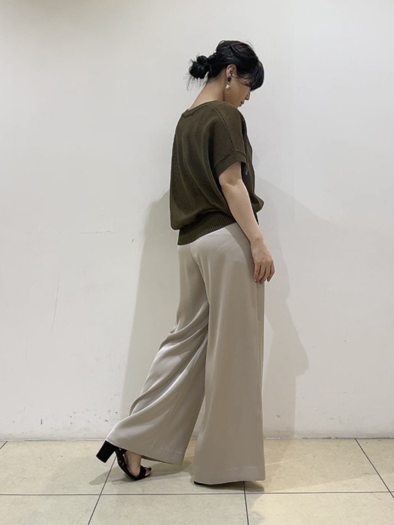 watanabeさんの「UNTITLED｜【洗える/清涼感】ドライタッチスリーブレスカーディガン」を使ったコーディネート