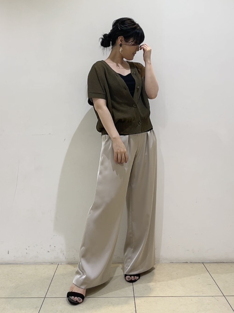 watanabeさんの「UNTITLED｜【洗える/清涼感】ドライタッチスリーブレスカーディガン」を使ったコーディネート