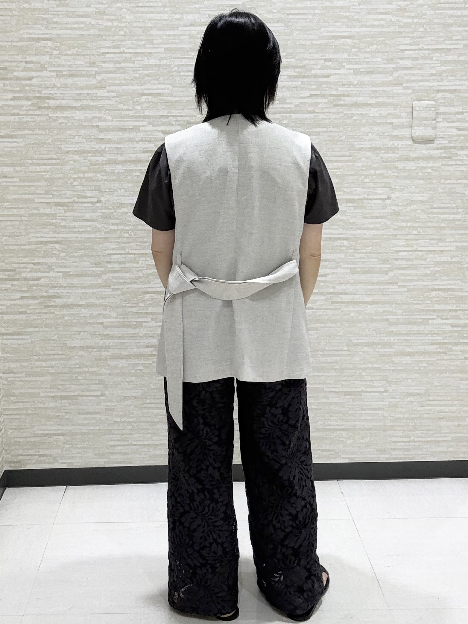 KITAさんの「UNTITLED｜【ウエストゴム/華やか】フラワーレースワイドパンツ」を使ったコーディネート