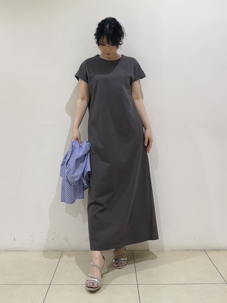 watanabeさんの「UNTITLED｜【UVケア／吸汗速乾／着映え】ティアードストライプシャツ」を使ったコーディネート