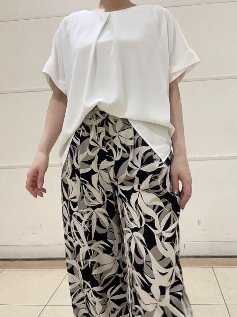watanabeさんの「UNTITLED｜【セットアップ可/UVカット/前後2WAY】リラクシーフレンチスリーブブラウス」を使ったコーディネート