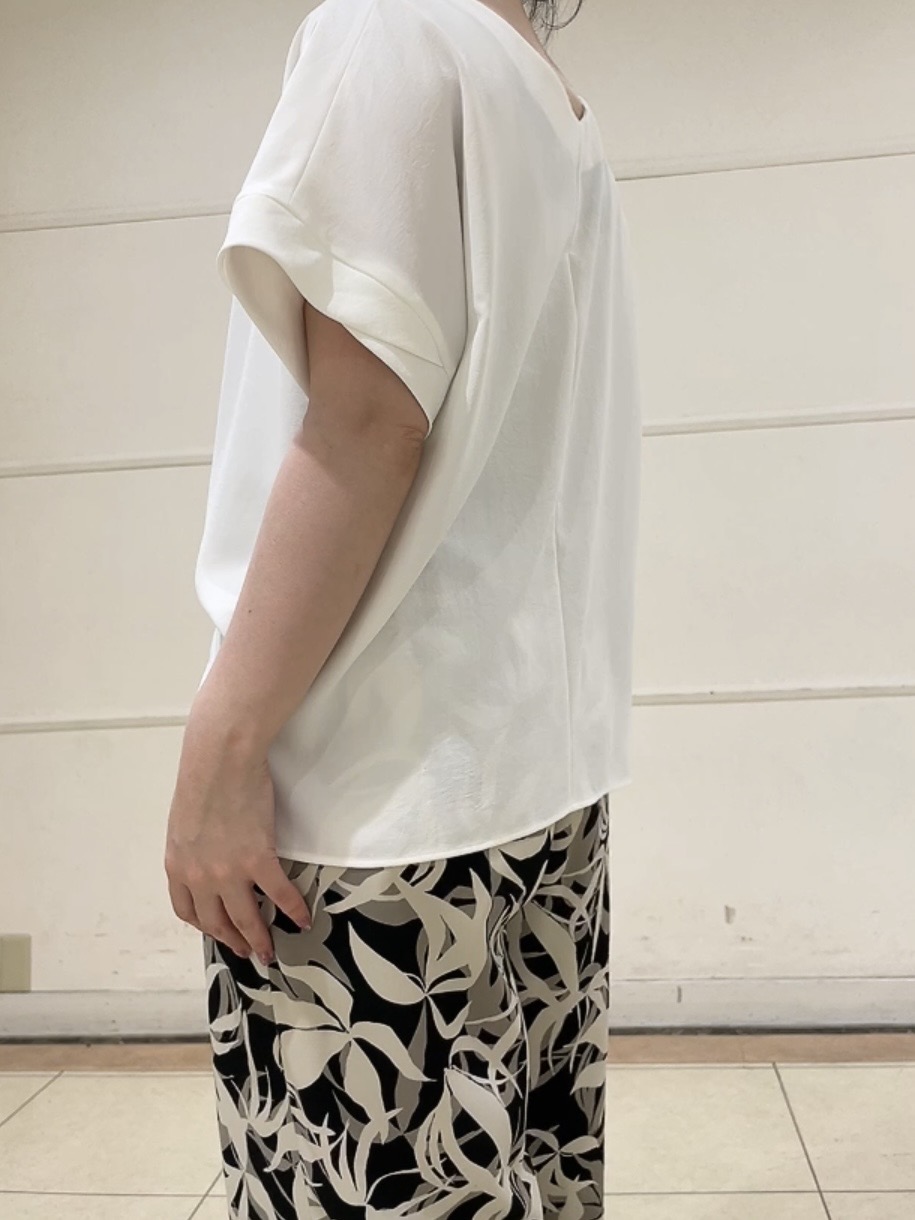 watanabeさんの「UNTITLED｜【セットアップ可/UVカット/前後2WAY】リラクシーフレンチスリーブブラウス」を使ったコーディネート