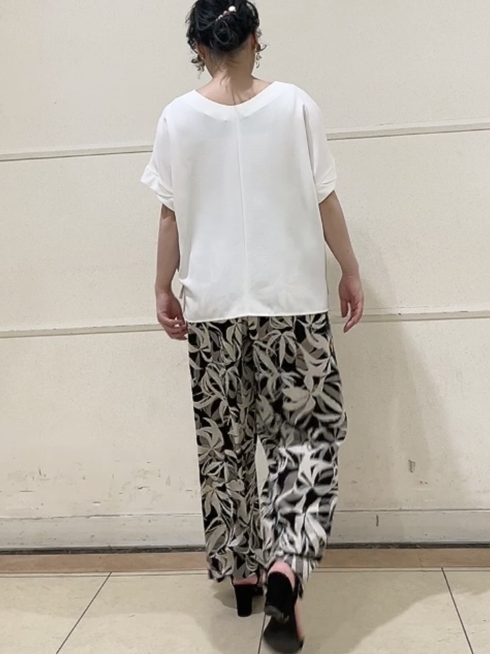 watanabeさんの「UNTITLED｜【セットアップ可/UVカット/前後2WAY】リラクシーフレンチスリーブブラウス」を使ったコーディネート