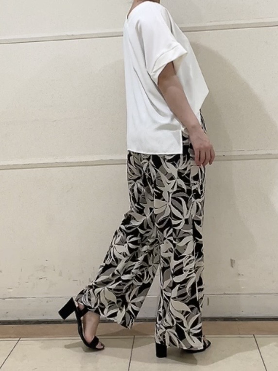 watanabeさんの「UNTITLED｜【セットアップ可/UVカット/前後2WAY】リラクシーフレンチスリーブブラウス」を使ったコーディネート