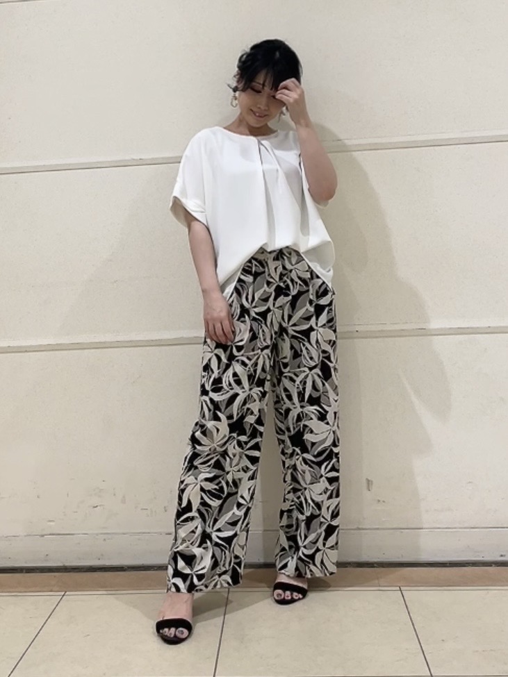 watanabeさんの「UNTITLED｜【セットアップ可/UVカット/前後2WAY】リラクシーフレンチスリーブブラウス」を使ったコーディネート
