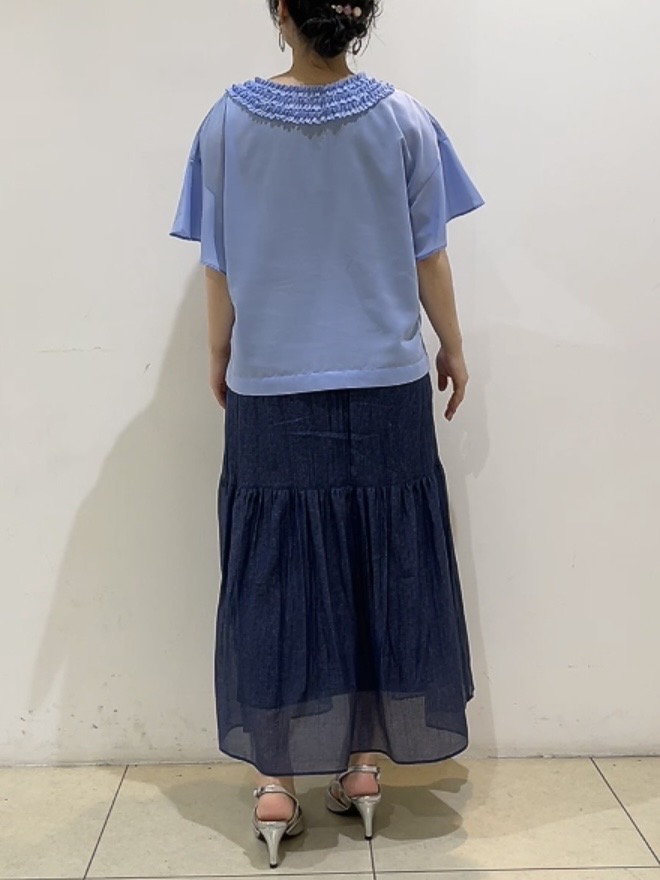 watanabeさんの「UNTITLED｜【接触冷感/通気性/洗える】Vネックフリルブラウス」を使ったコーディネート