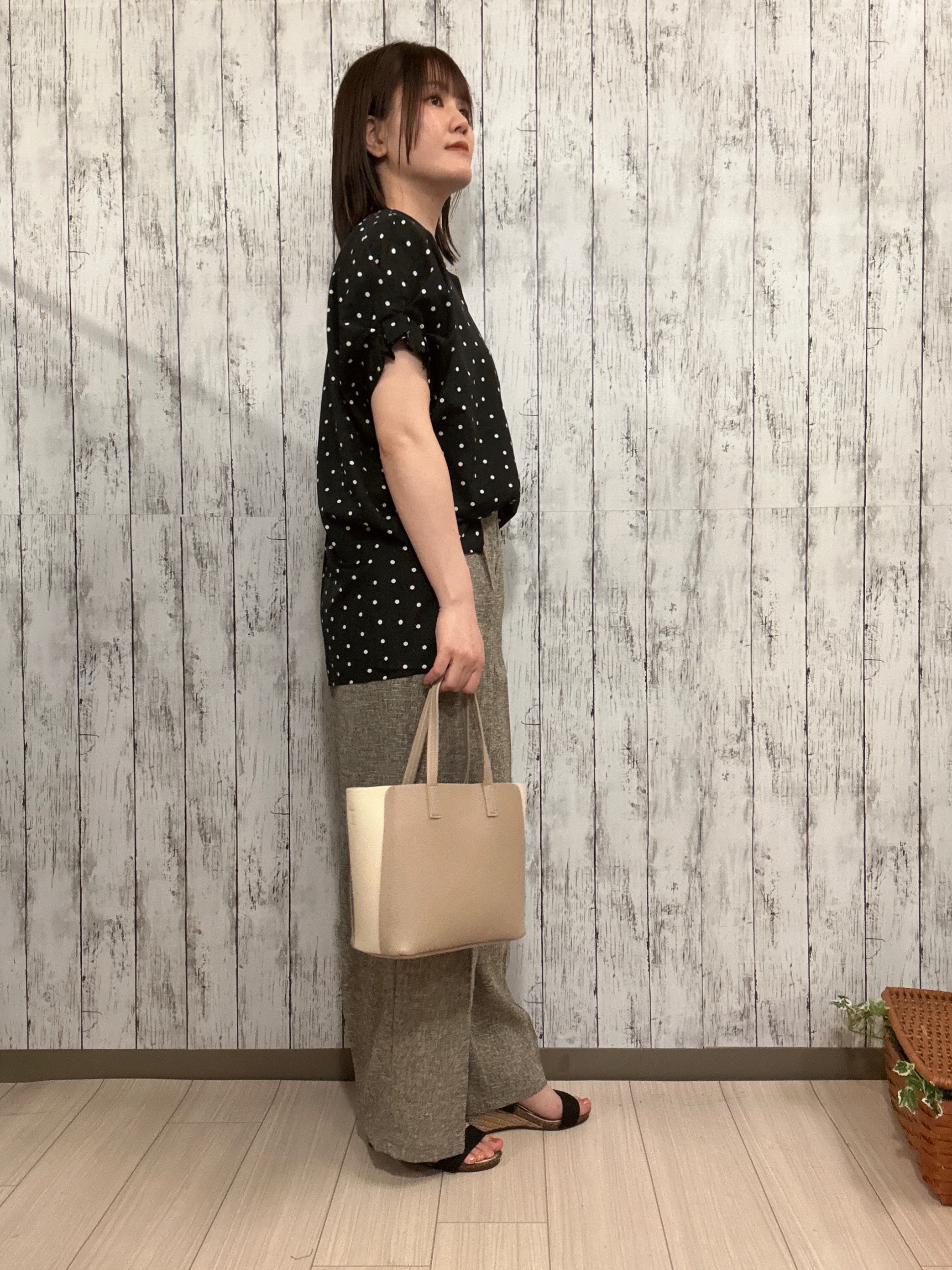 シカさんの「SHOO･LA･RUE｜【洗濯機可／洗濯後しわになりにくい】大人の甘さをプラスする ドット柄袖タックブラウス」を使ったコーディネート