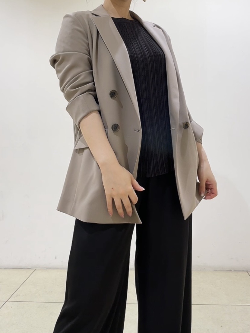watanabeさんの「UNTITLED｜【新色追加/セットアップ可】エアリー ダブルブレストジャケット」を使ったコーディネート