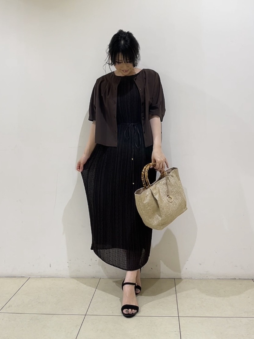 watanabeさんの「UNTITLED｜【撥水／UVカット】タックデザインブラウス」を使ったコーディネート