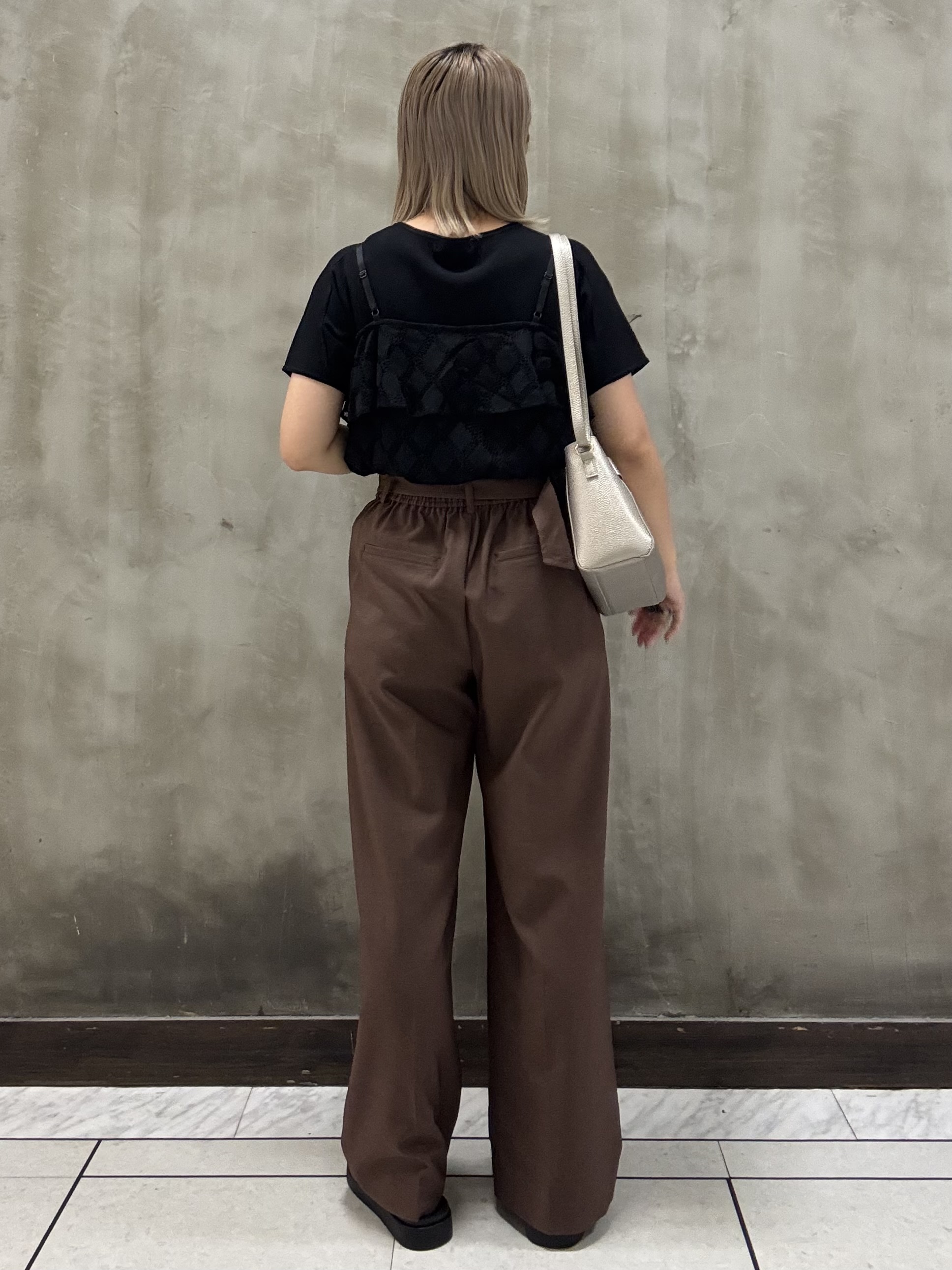 minaさんの「grove｜【シリーズ累計36万枚！名品ニット】やわらかドライタッチ ドルマンニット」を使ったコーディネート