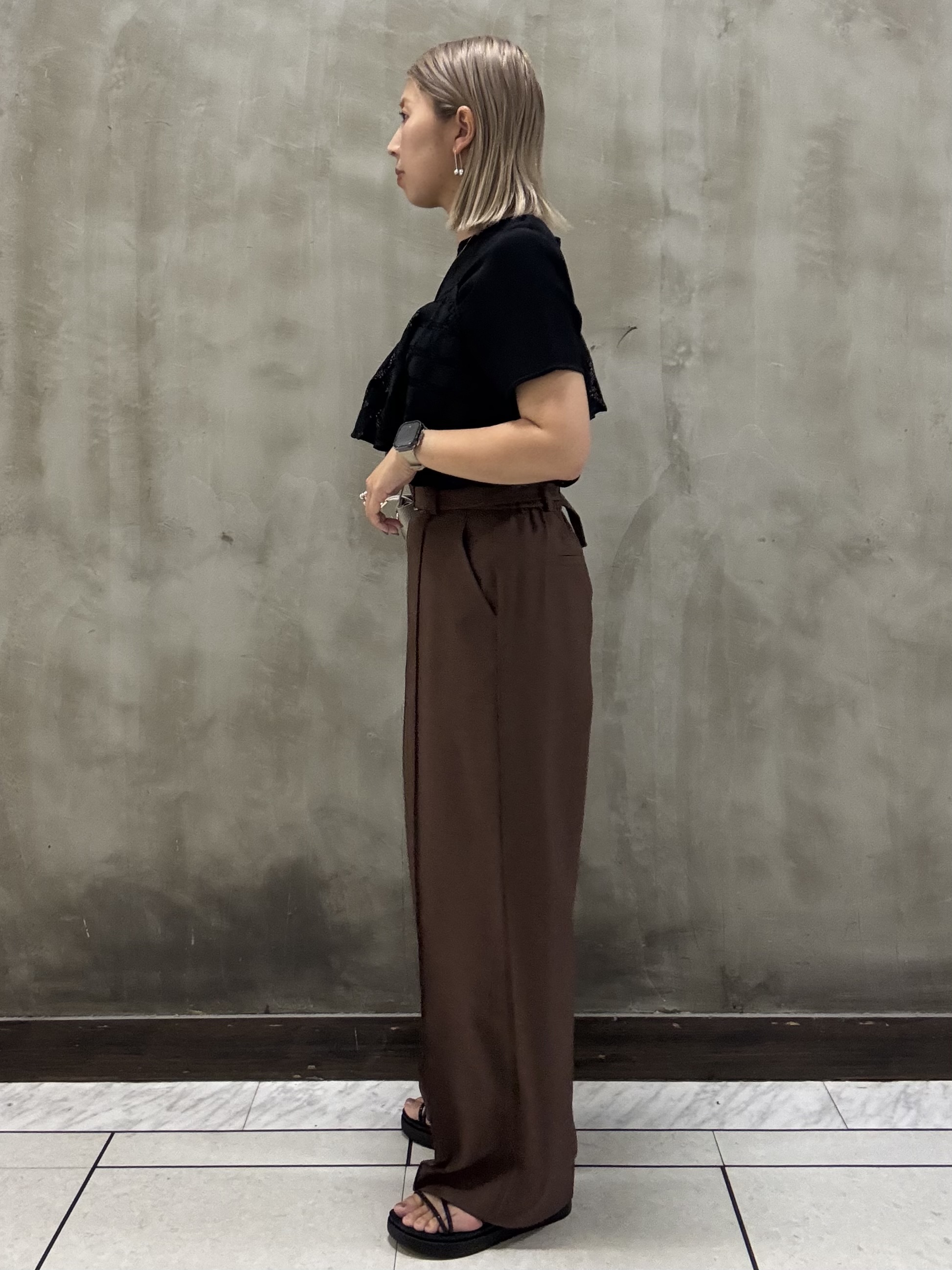 minaさんの「grove｜【シリーズ累計36万枚！名品ニット】やわらかドライタッチ ドルマンニット」を使ったコーディネート