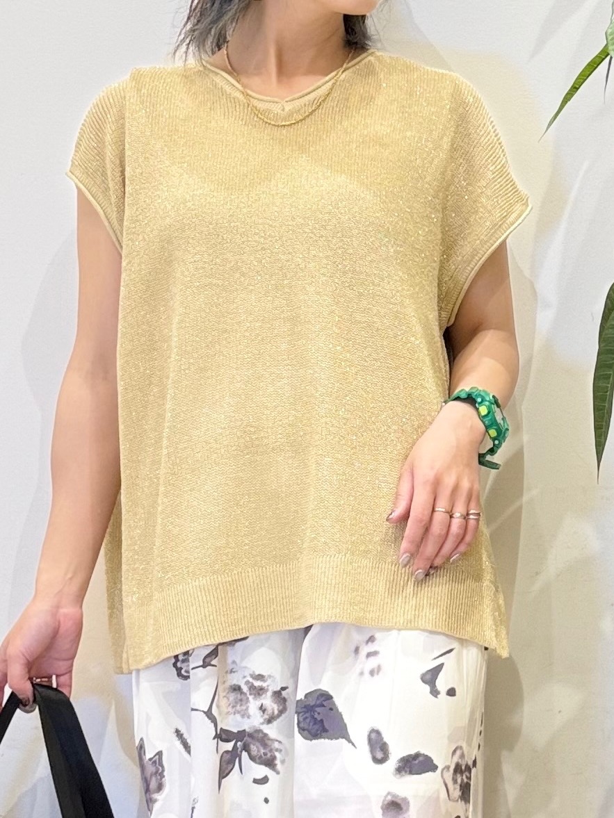 misakiさんの「SHOO･LA･RUE｜【2点セット/前後2WAY/洗濯機可/S-LL】体型カバーも叶う ラメ畦ニット+タンクトップ」を使ったコーディネート