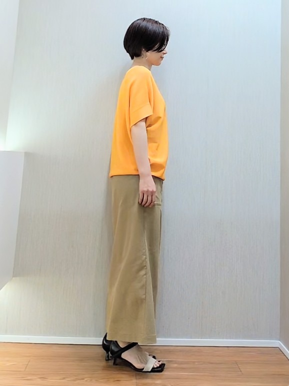 ミズタさんの「UNTITLED｜【11色展開/体型カバー】前後2WAYフレンチスリーブニット」を使ったコーディネート