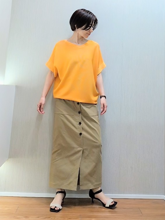 ミズタさんの「UNTITLED｜【11色展開/体型カバー】前後2WAYフレンチスリーブニット」を使ったコーディネート