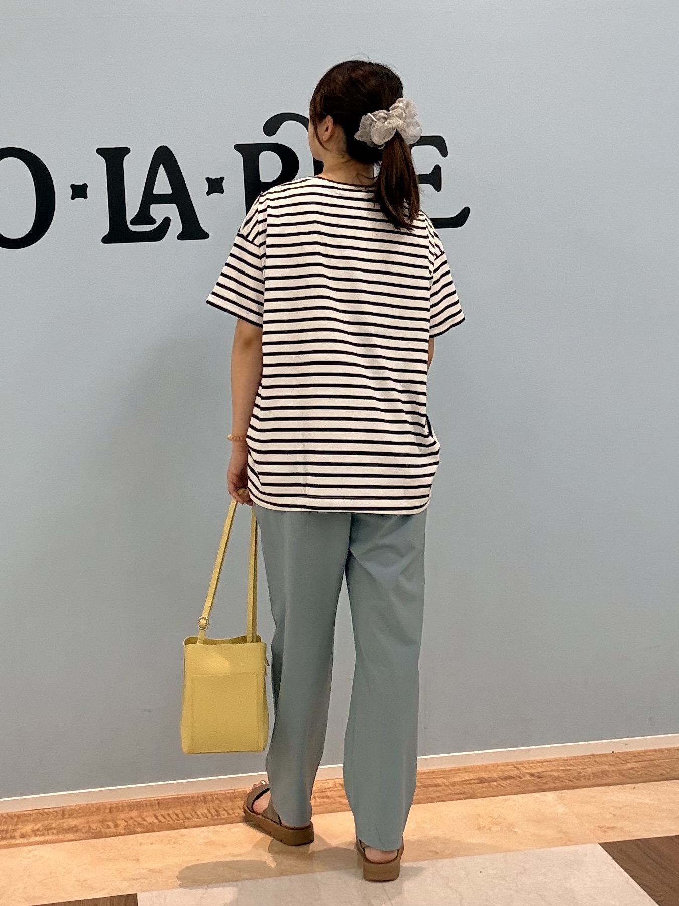 Naaatsuさんの「SHOO･LA･RUE｜【体型カバー/S-LL/洗濯機可】インせず決まる フロントタックデザインTシャツ」を使ったコーディネート
