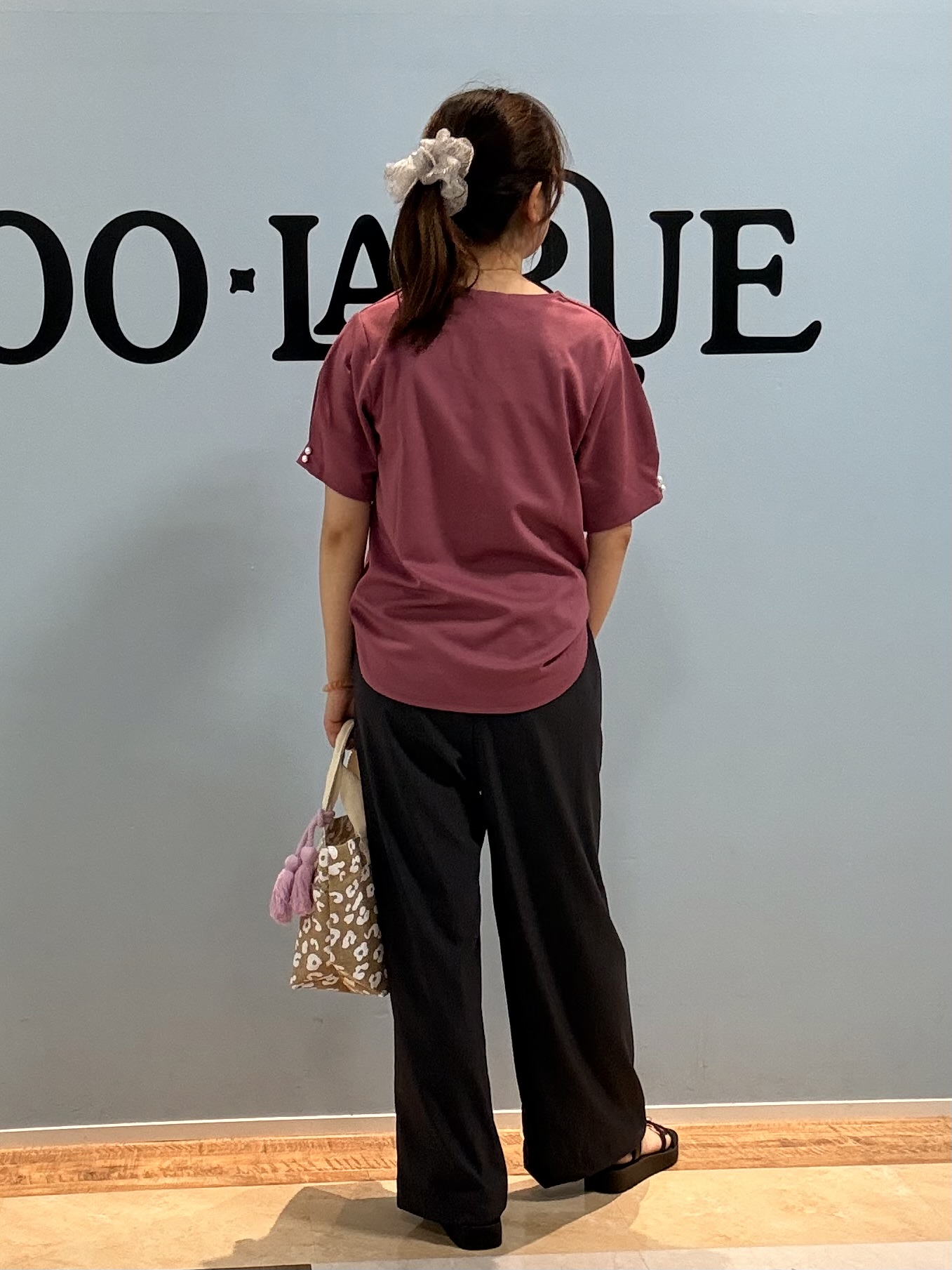 Naaatsuさんの「SHOO･LA･RUE｜【2点セット/洗濯機可/S-LL】ネックレス付き お袖パールブラウス」を使ったコーディネート