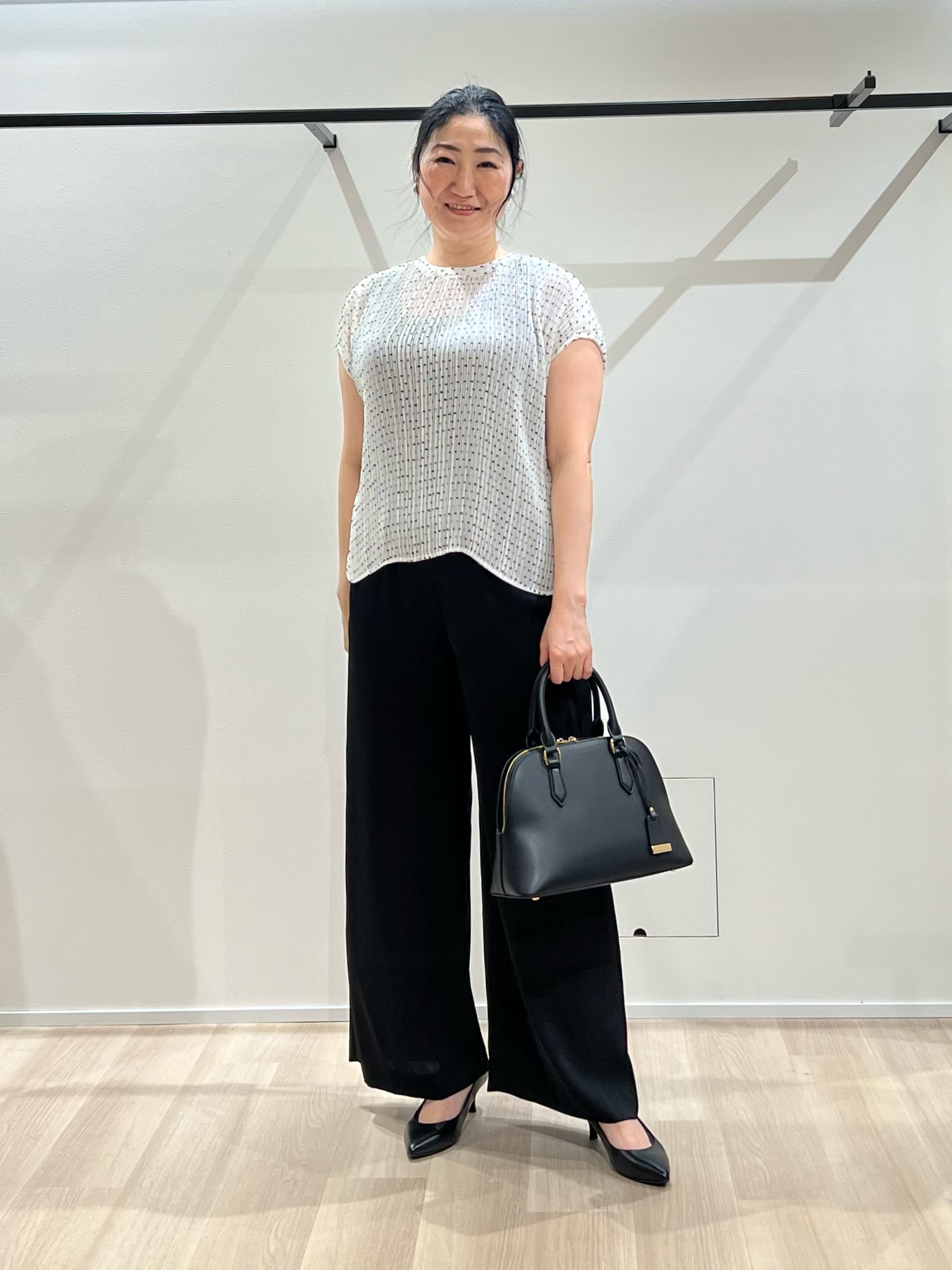 TOMOMIさんの「UNTITLED｜【1枚で着映える】ドットジャガードブラウス」を使ったコーディネート