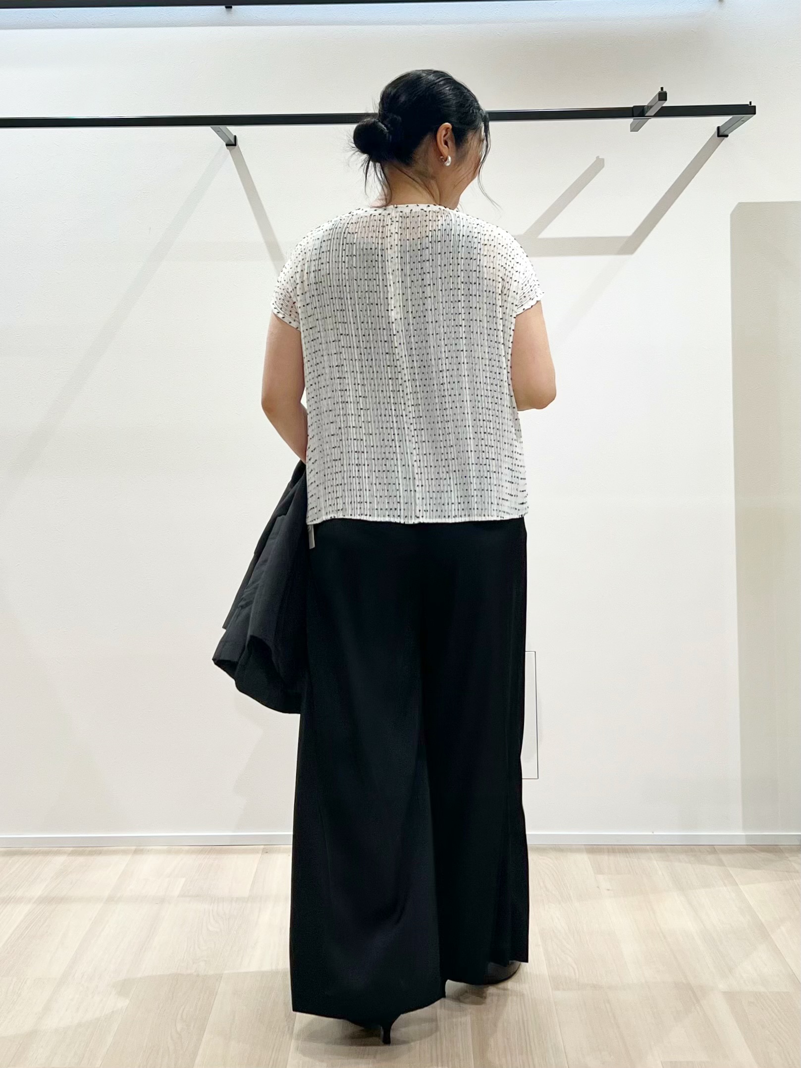 TOMOMIさんの「UNTITLED｜【1枚で着映える】ドットジャガードブラウス」を使ったコーディネート