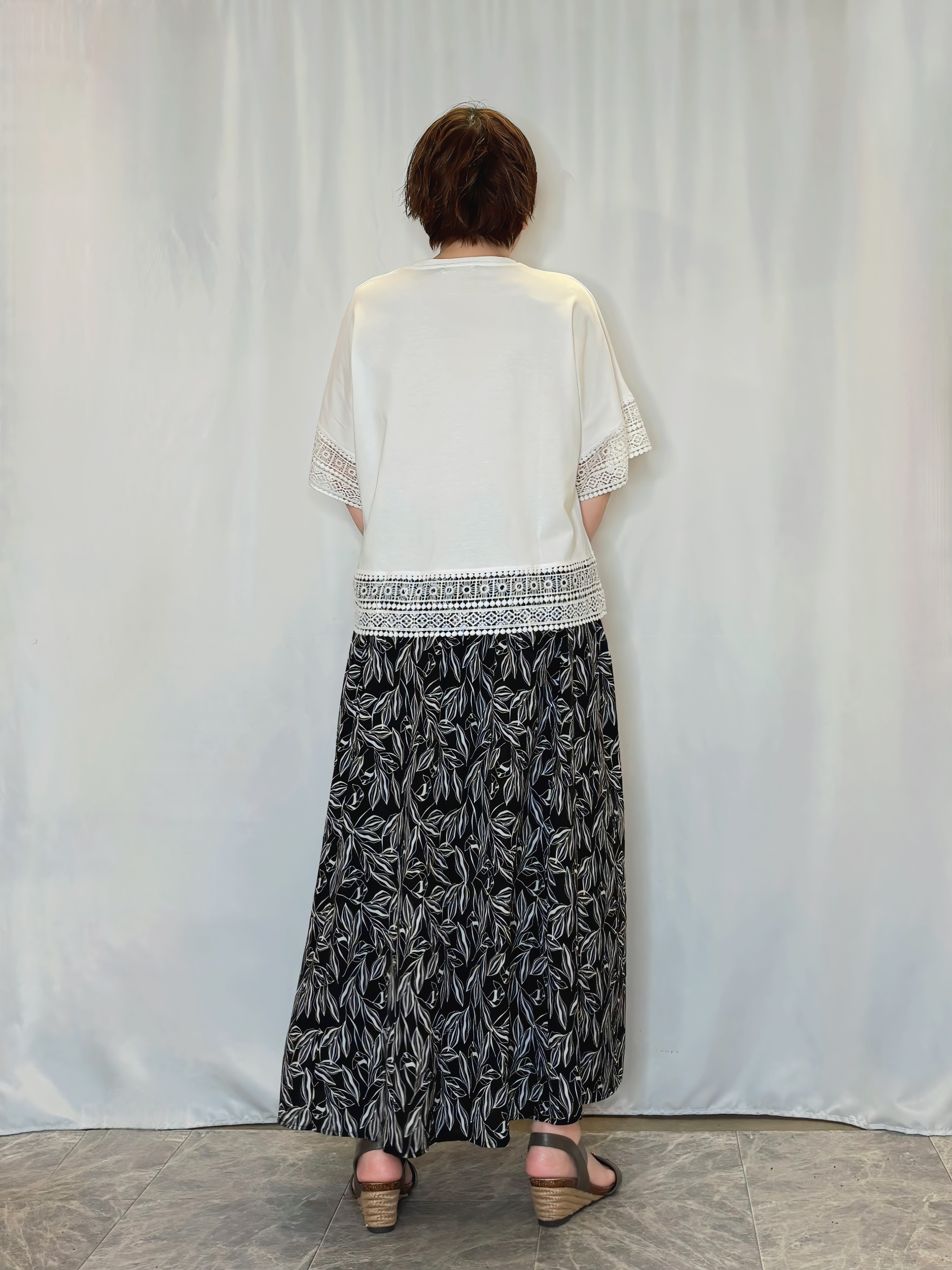 たみさんの「SHOO･LA･RUE｜【洗濯機可/体型カバー/S-LL】レース使いがポイント デザインTシャツ」を使ったコーディネート