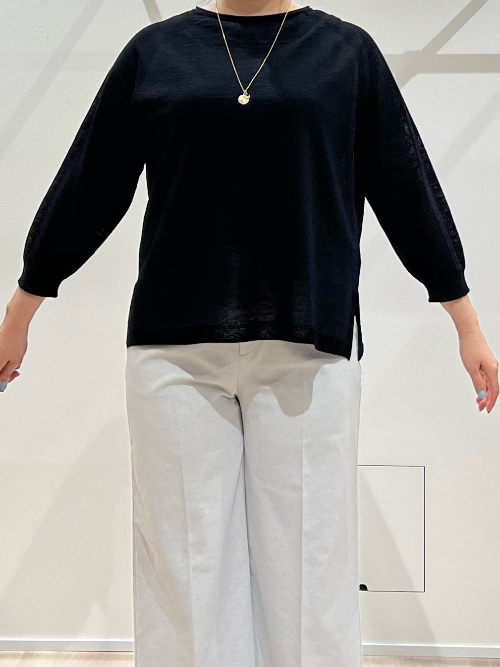TOMOMIさんの「UNTITLED｜【ゆったり/リラクシー】リネンボートネックプルオーバー」を使ったコーディネート