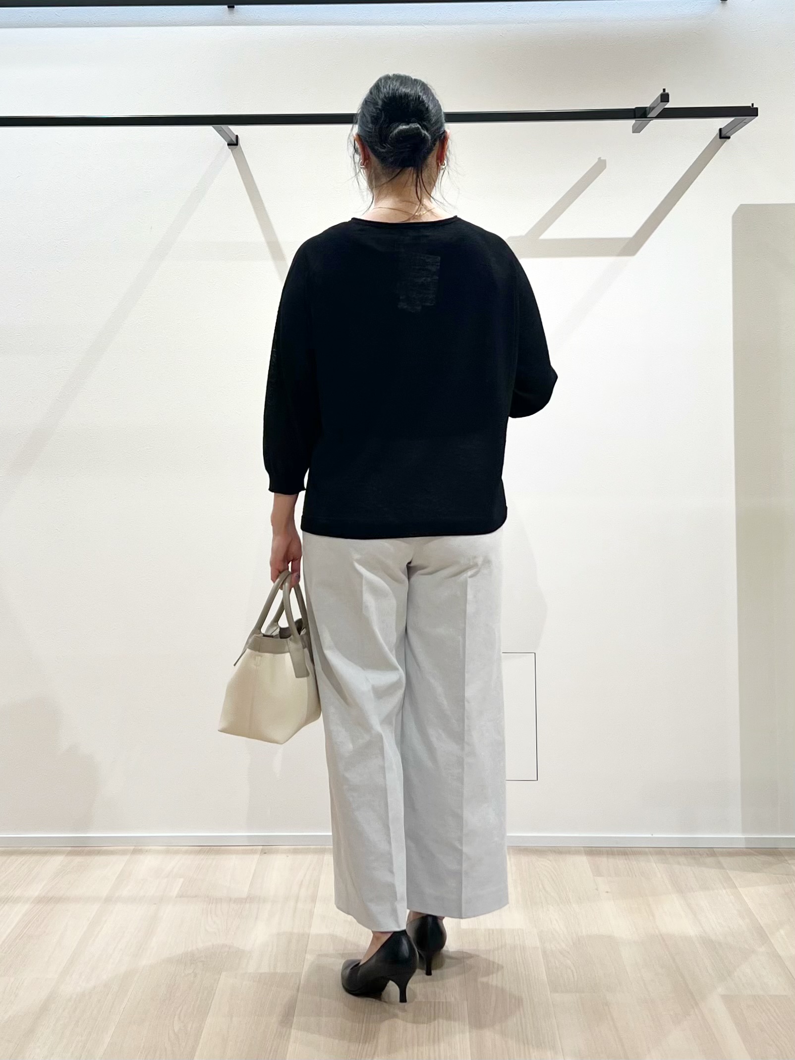TOMOMIさんの「UNTITLED｜【ゆったり/リラクシー】リネンボートネックプルオーバー」を使ったコーディネート