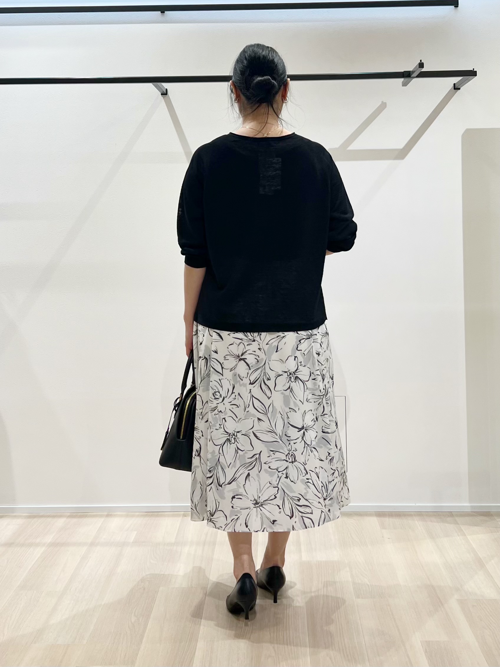 TOMOMIさんの「UNTITLED｜【ゆったり/リラクシー】リネンボートネックプルオーバー」を使ったコーディネート