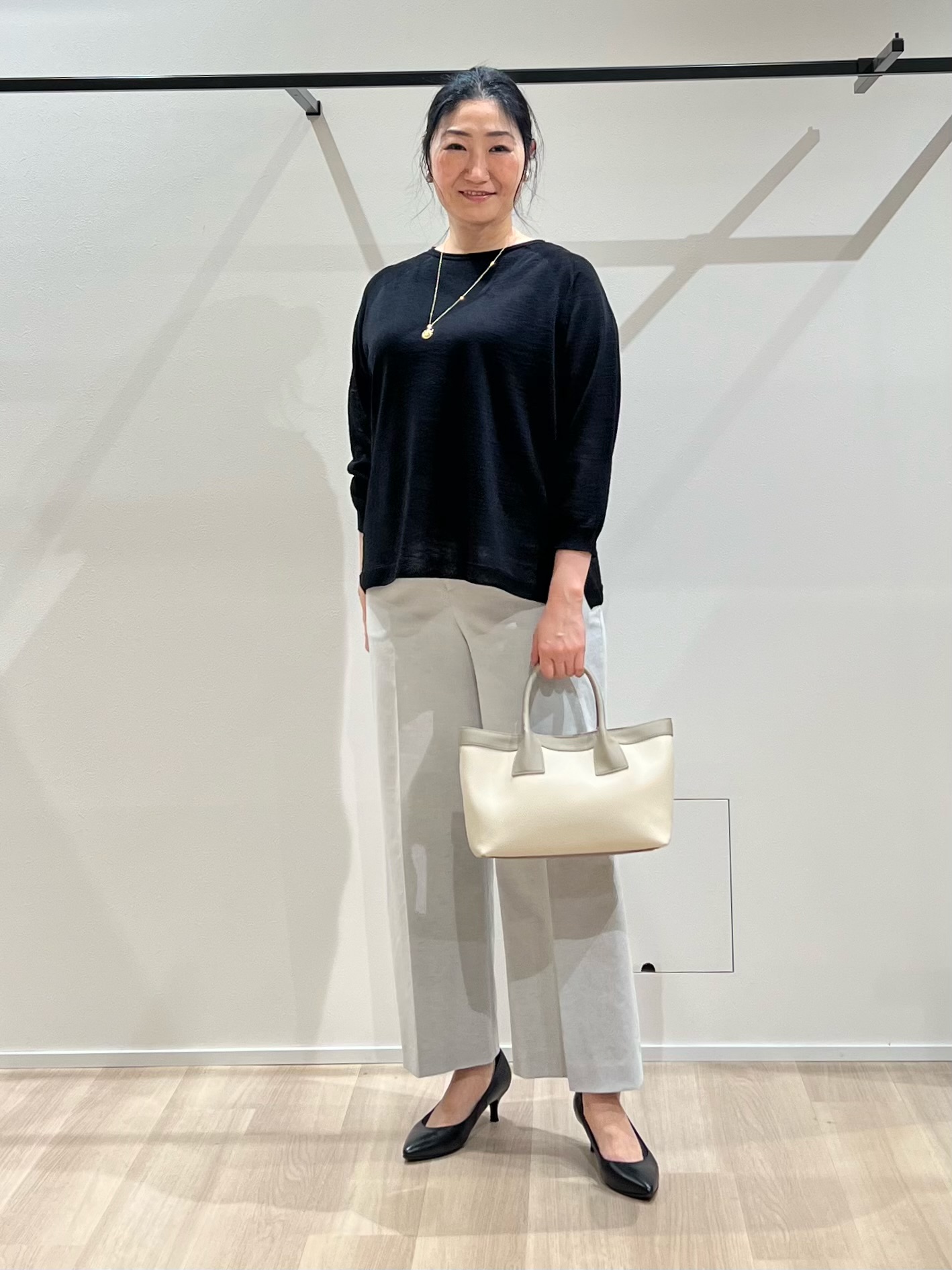 TOMOMIさんの「UNTITLED｜【ゆったり/リラクシー】リネンボートネックプルオーバー」を使ったコーディネート