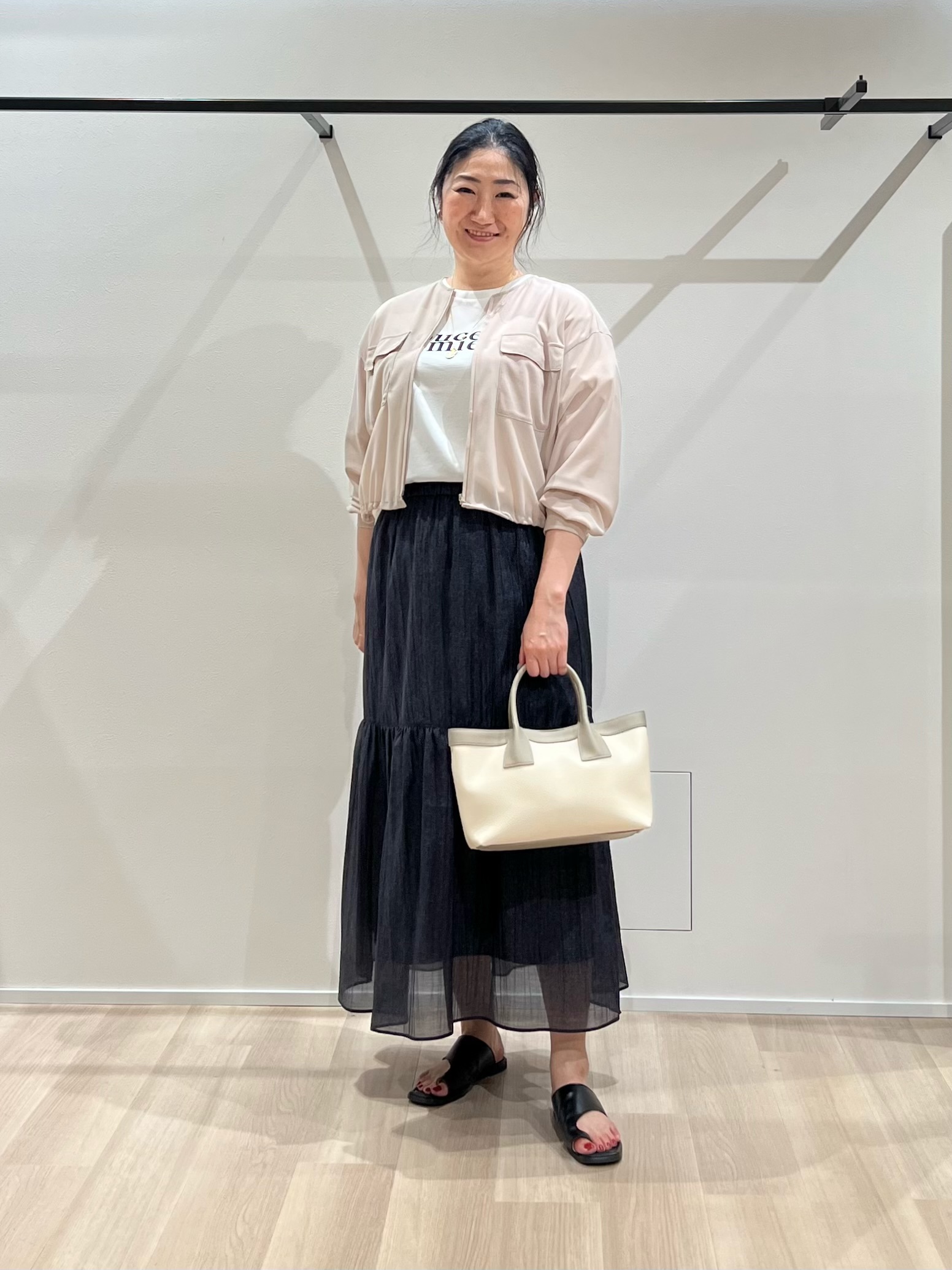 TOMOMIさんの「UNTITLED｜◆【洗える】シアーブルゾン」を使ったコーディネート