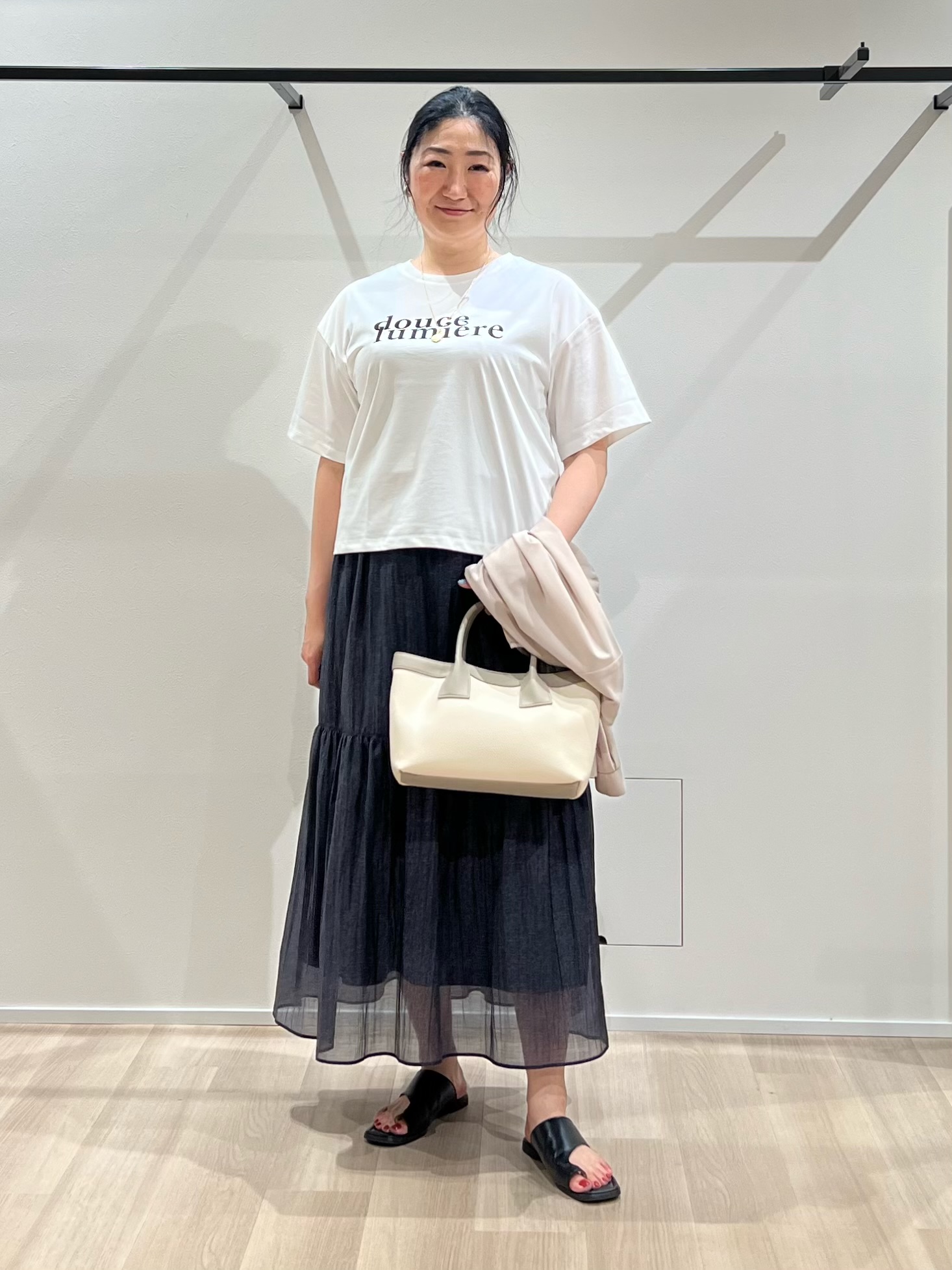 TOMOMIさんの「UNTITLED｜コットンロゴTシャツ」を使ったコーディネート
