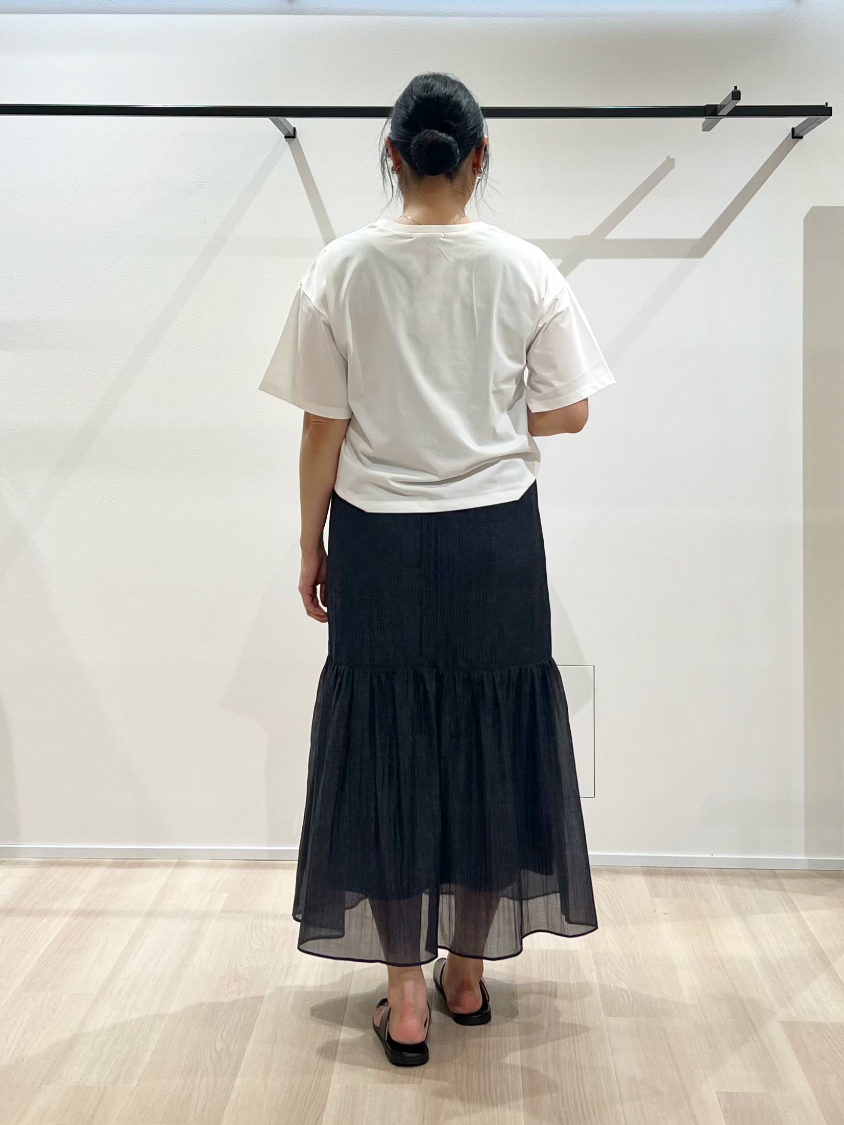 TOMOMIさんの「UNTITLED｜コットンロゴTシャツ」を使ったコーディネート