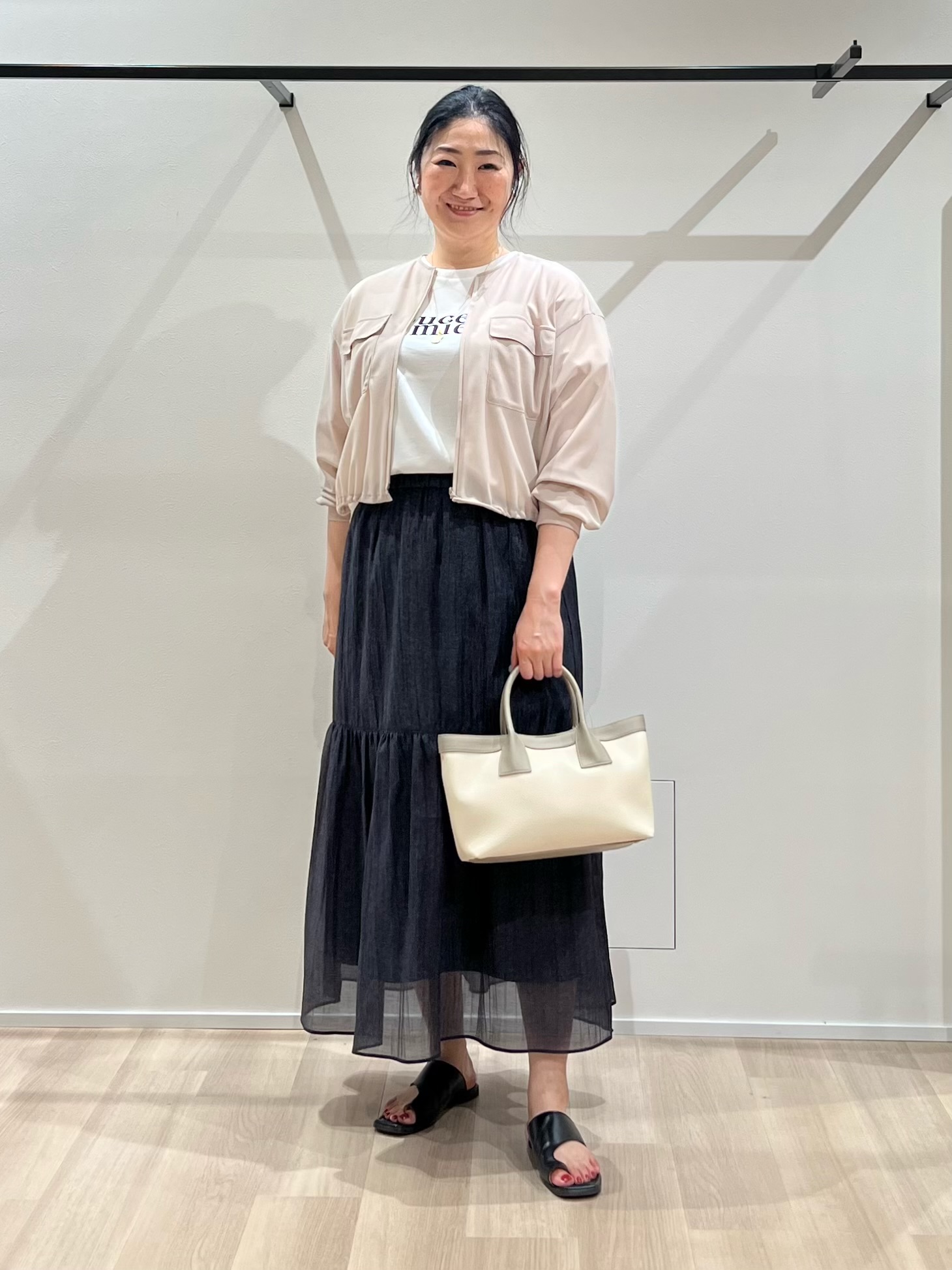 TOMOMIさんの「UNTITLED｜コットンロゴTシャツ」を使ったコーディネート
